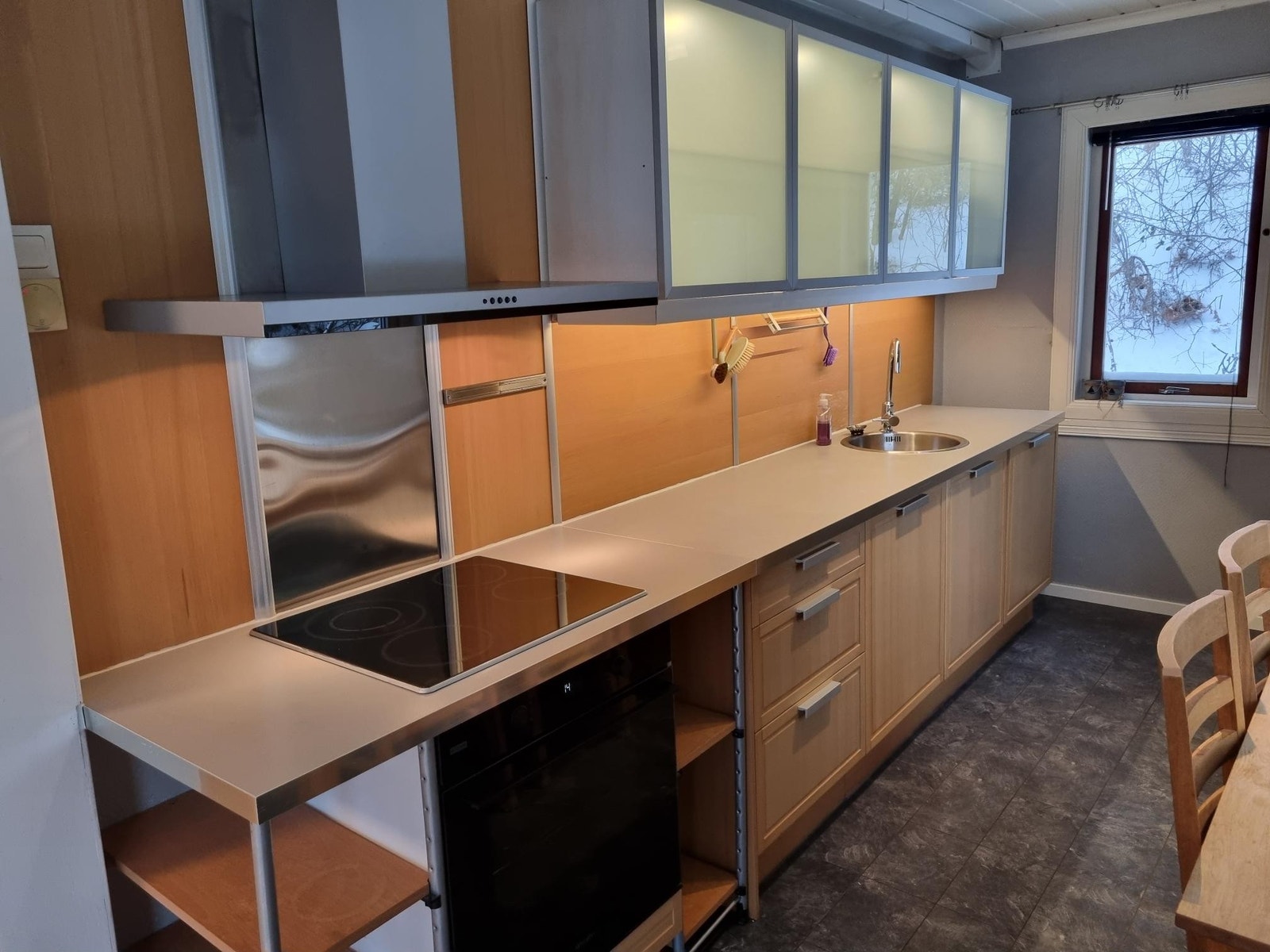 Rask koketopp og nyere ovn Galleribilde