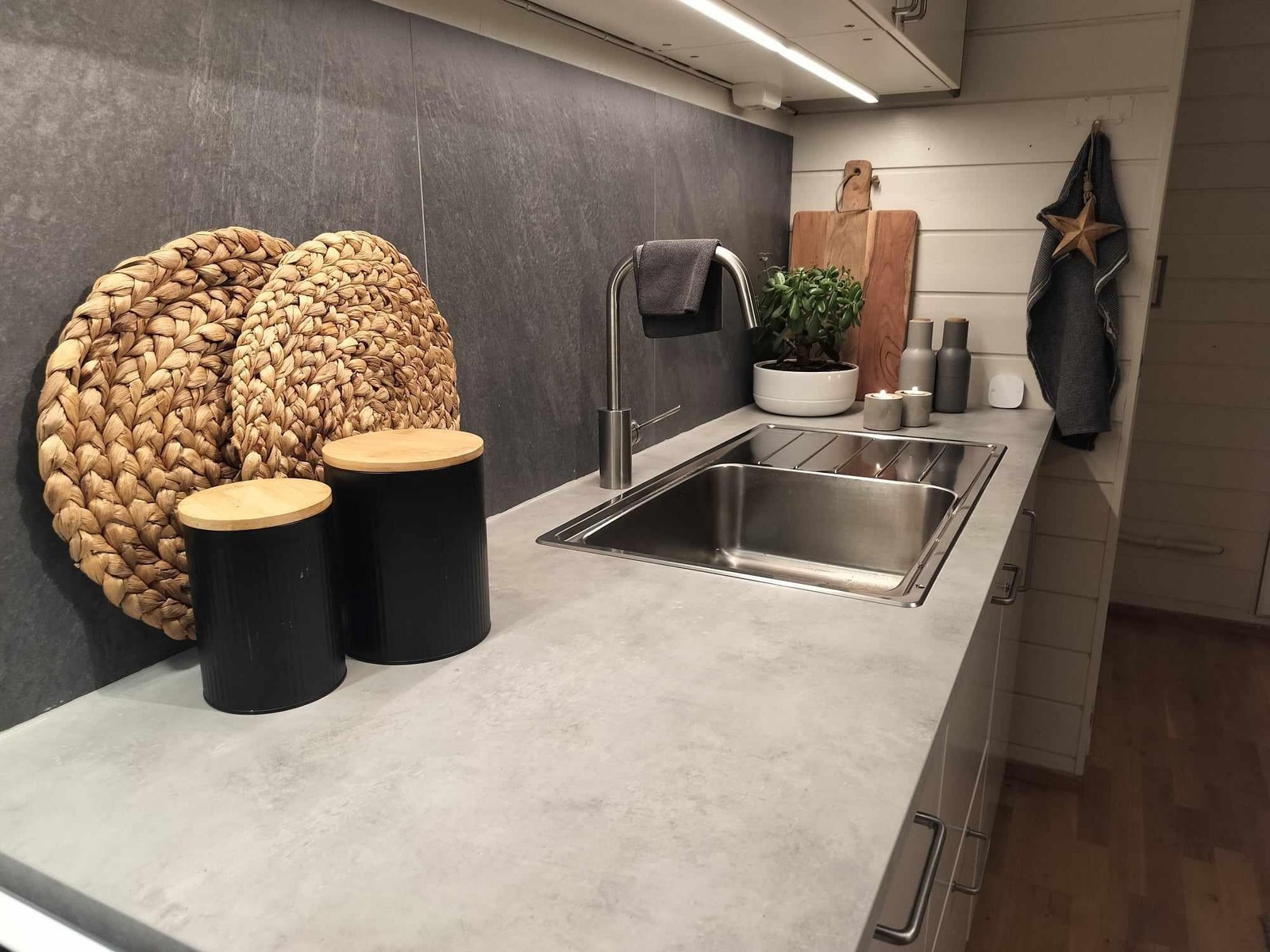 Delikat med store fliser... Galleribilde