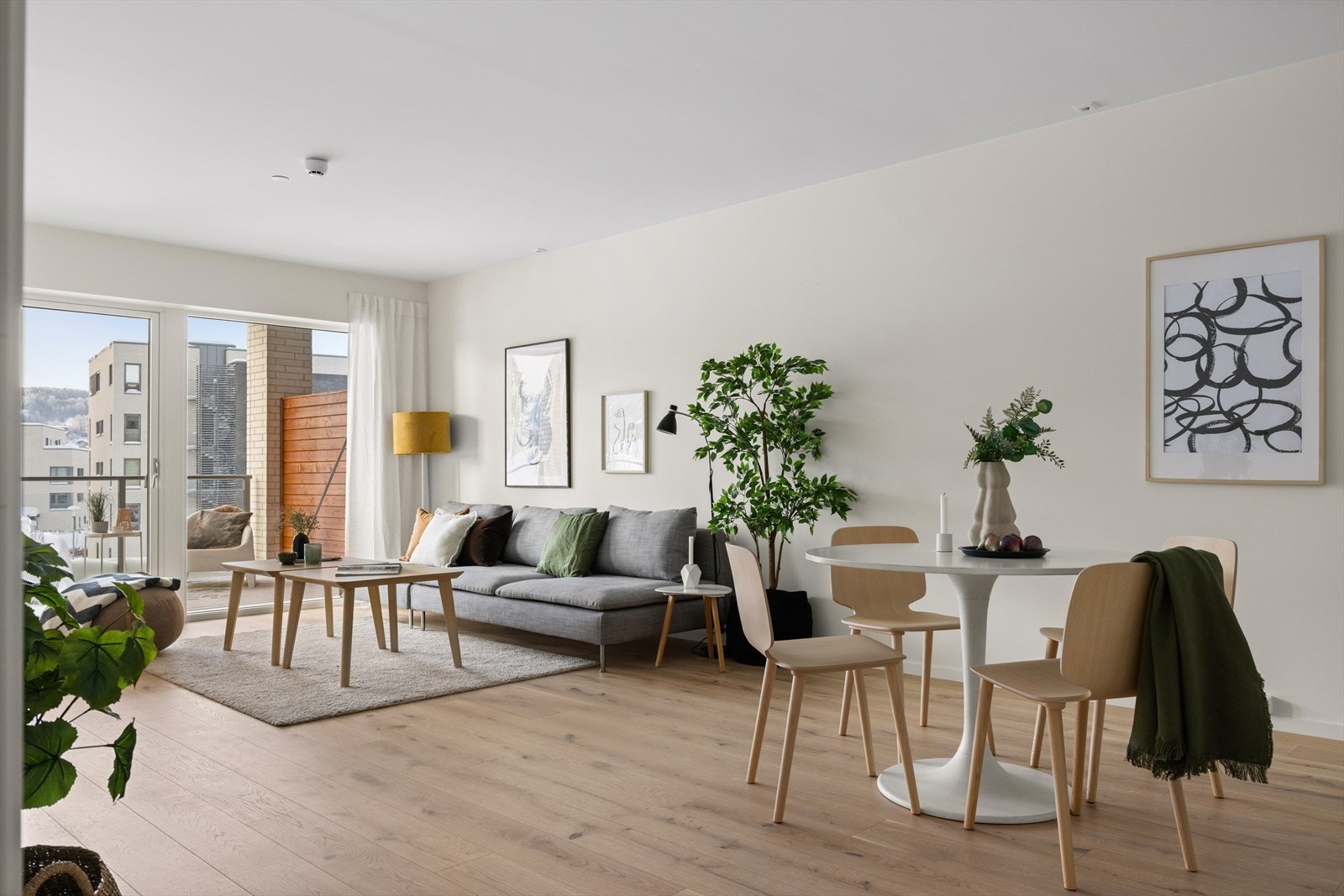 DNB Eiendom har gleden av presentere J48. Lekker 2-roms leilighet i 4 etg. Merk: Bildene er fra identisk leilighet 3.etasje. Galleribilde