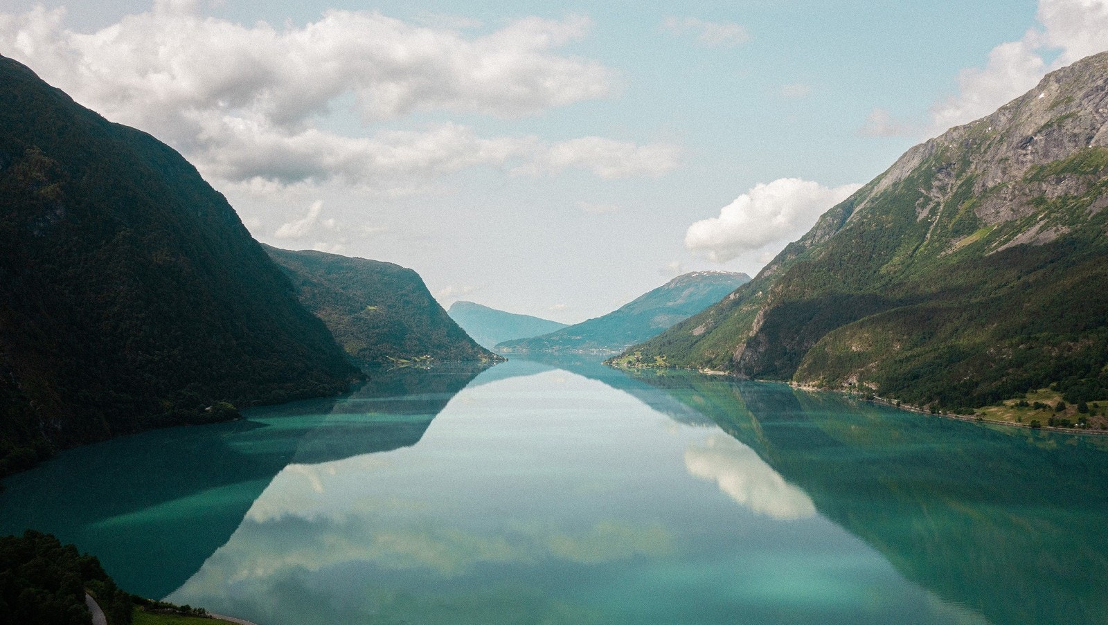 Utsikt over Sognefjorden fra Skjolden Galleribilde
