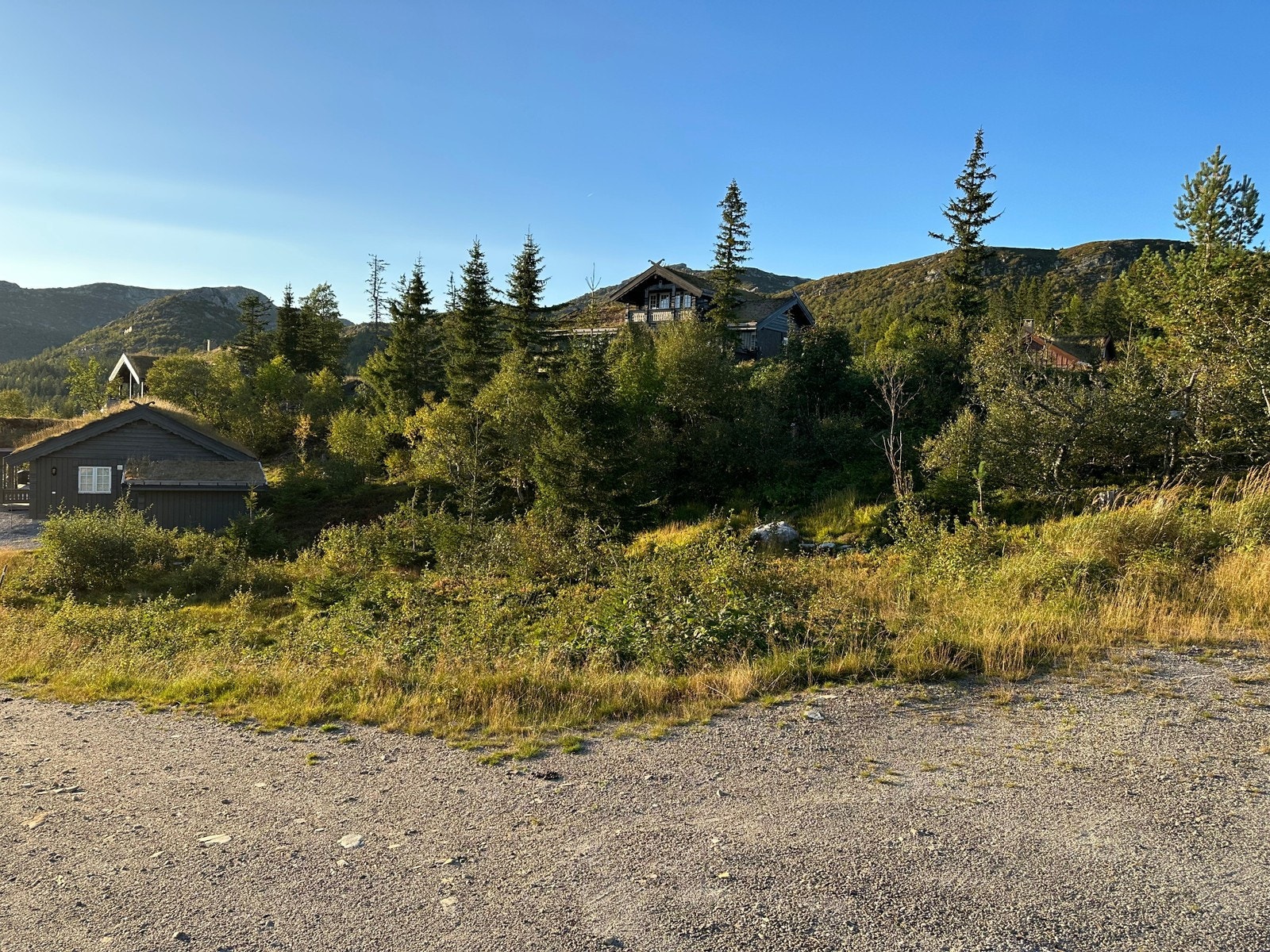 Meget flott utsikt tomt. Bilde tatt inn til tomta. Tomta ligger sørvendt. Galleribilde