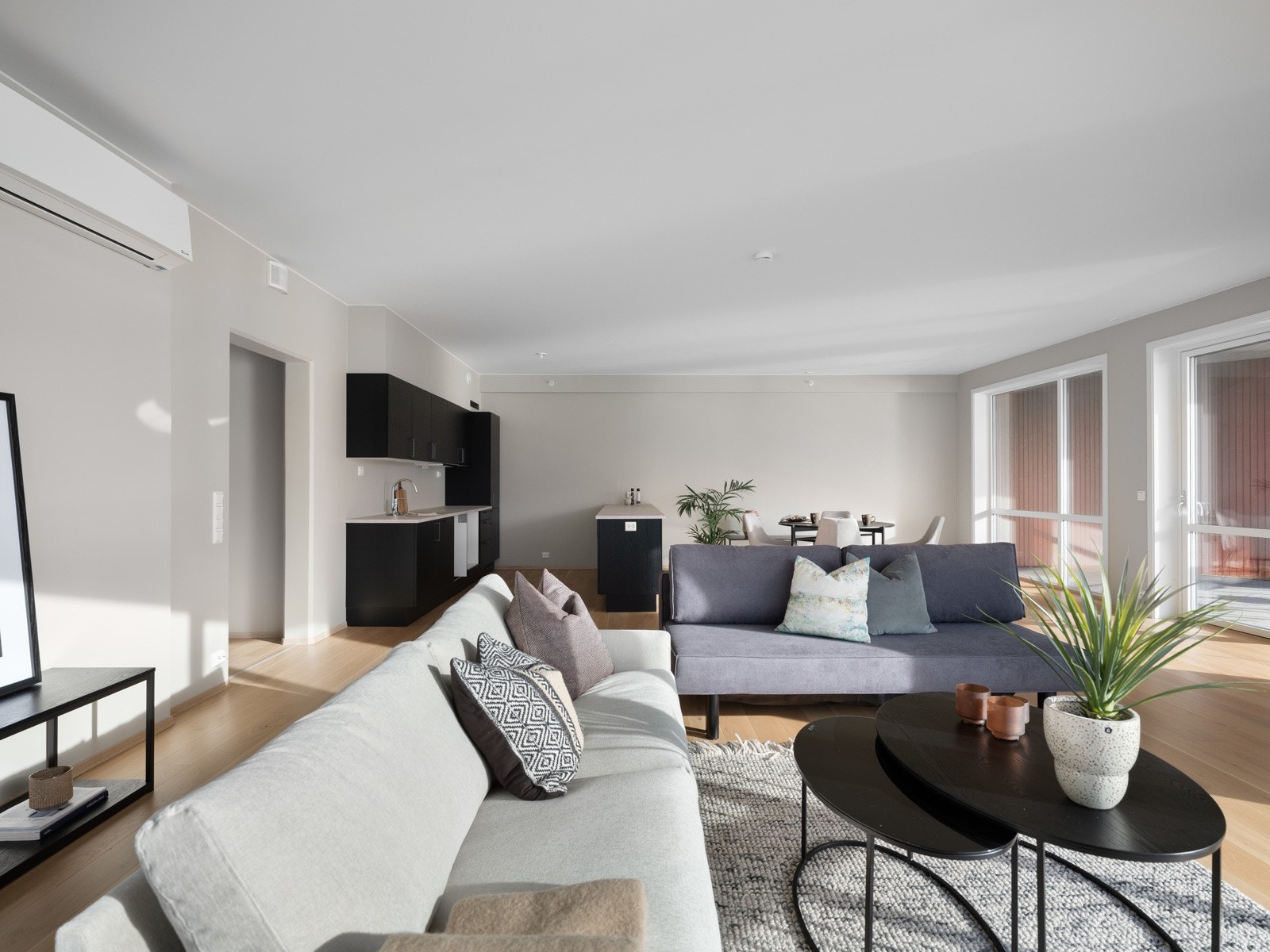 Stue/kjøkken er av god størrelse. Galleribilde