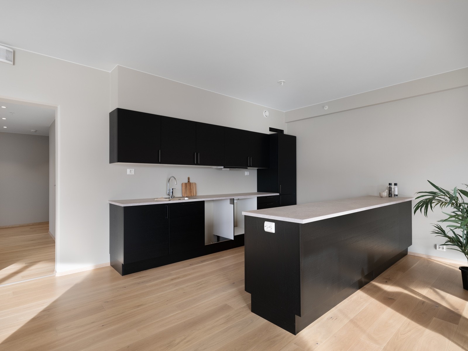 Den åpne løsningen skaper et herlig allrom. Galleribilde