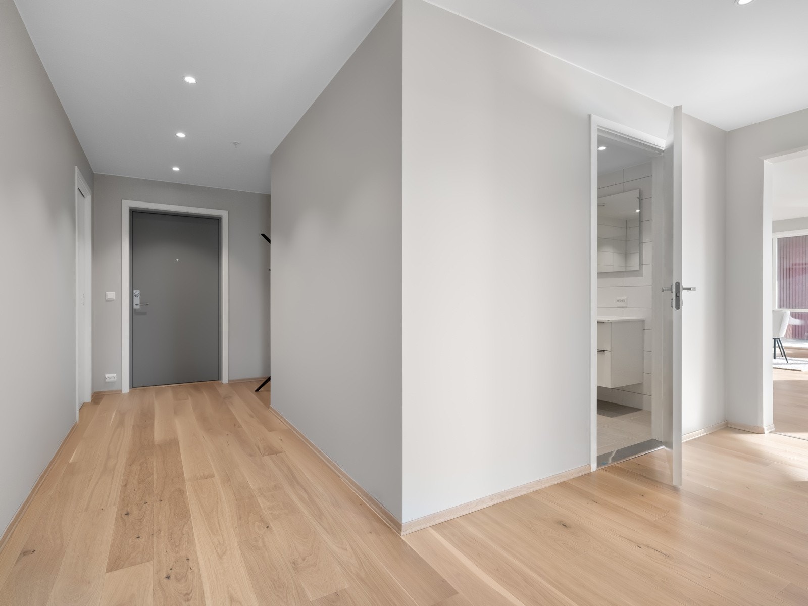 Like ved inngangspartiet er det tiltenkt plass til garderobeløsning. Det er ellers også plass til diverse møblement nedover gangen. Galleribilde