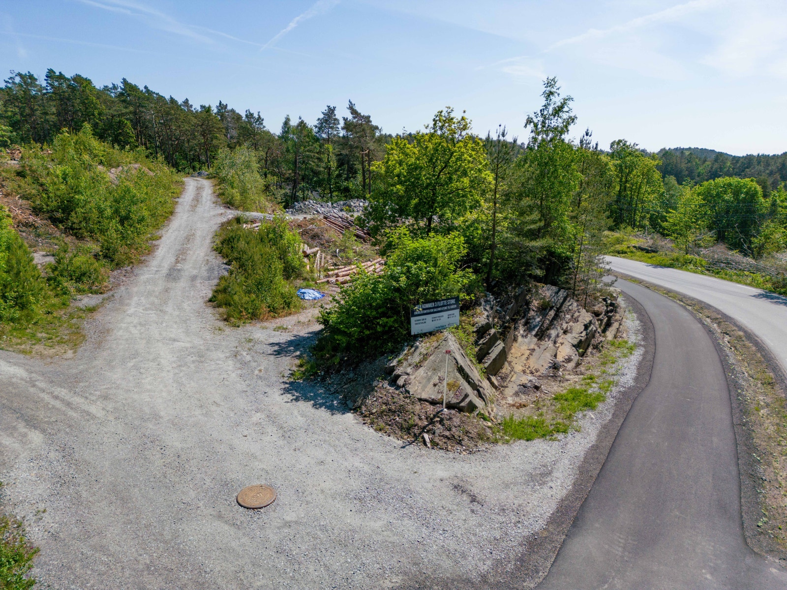 Foto av området og tomt. Galleribilde