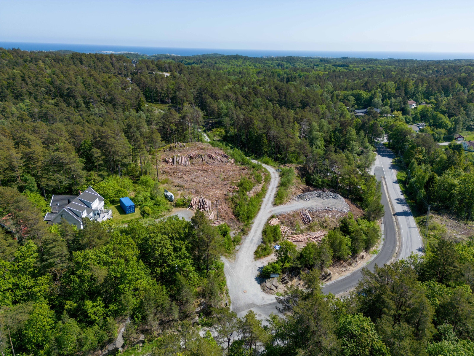 Foto av området og tomt. Galleribilde
