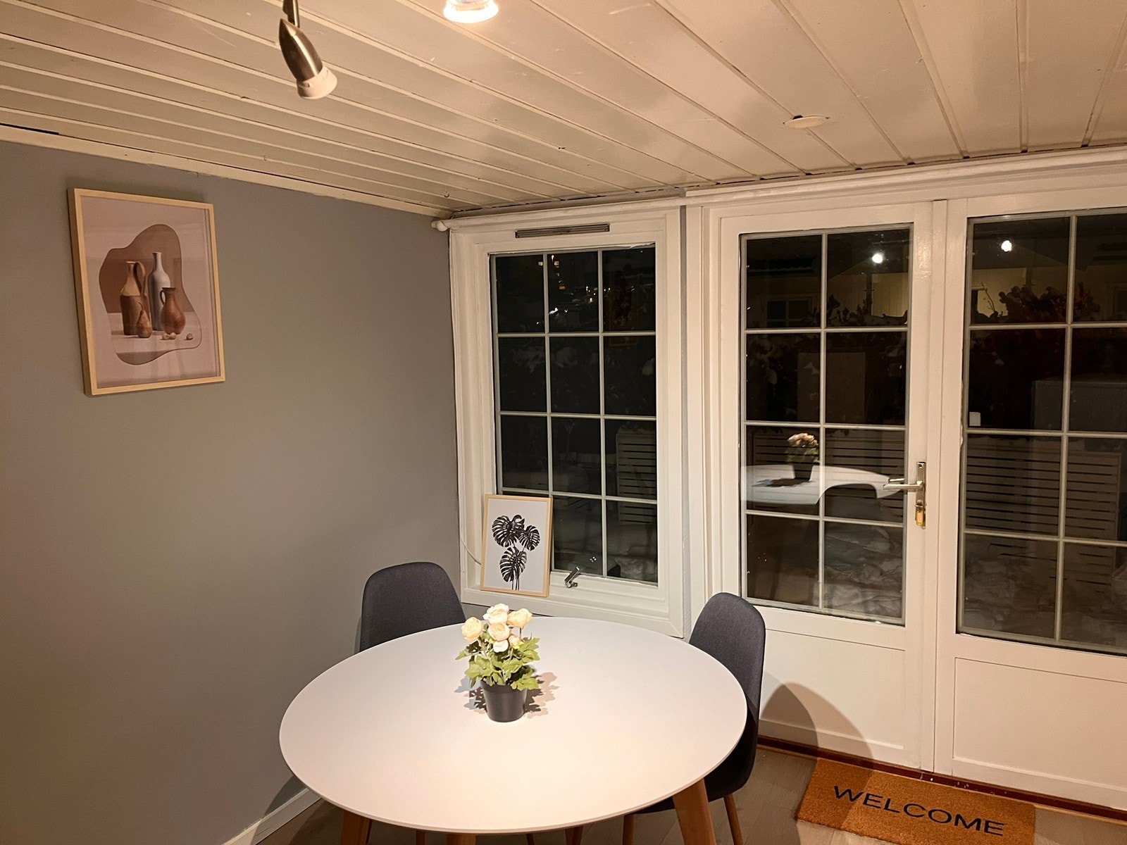 Stue mot hage Galleribilde