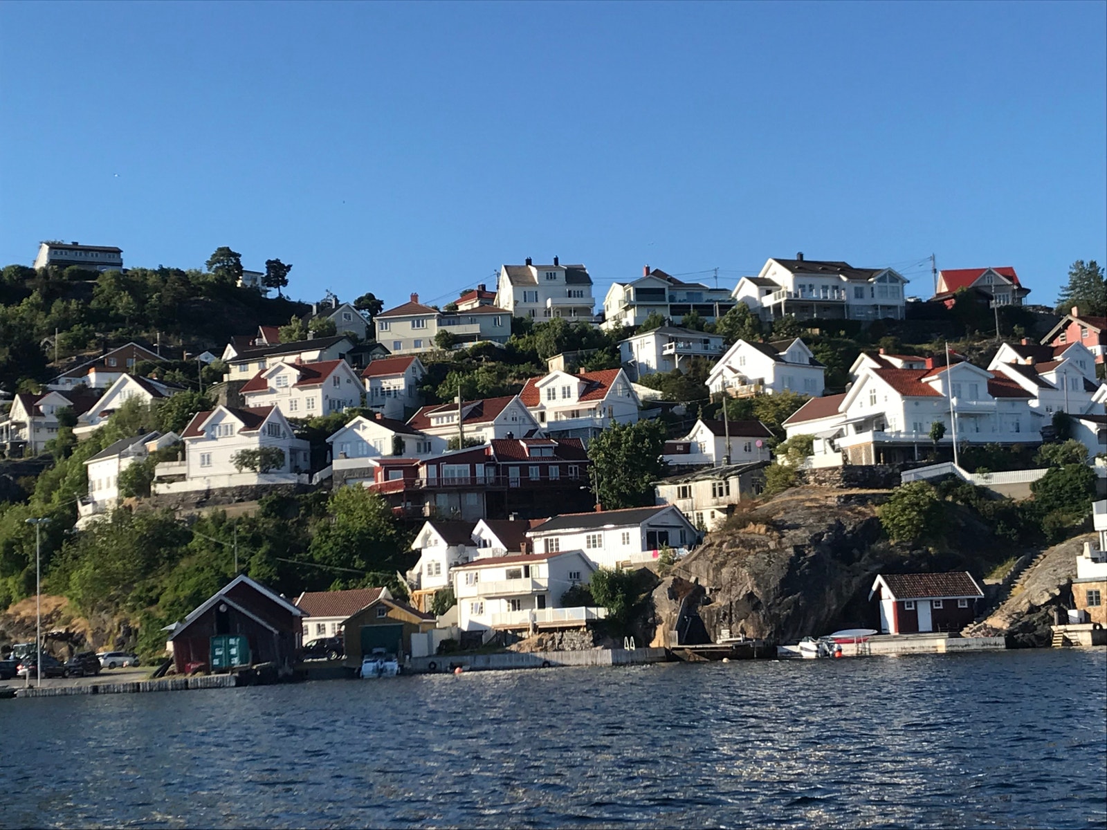 Krantrappa sett fra sjøen - sol til 22:00 på kvelden! Galleribilde