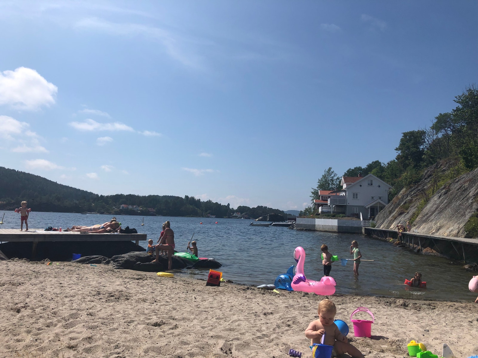 Nautebakken badestrand (3 min å gå fra Krantrappa) Galleribilde