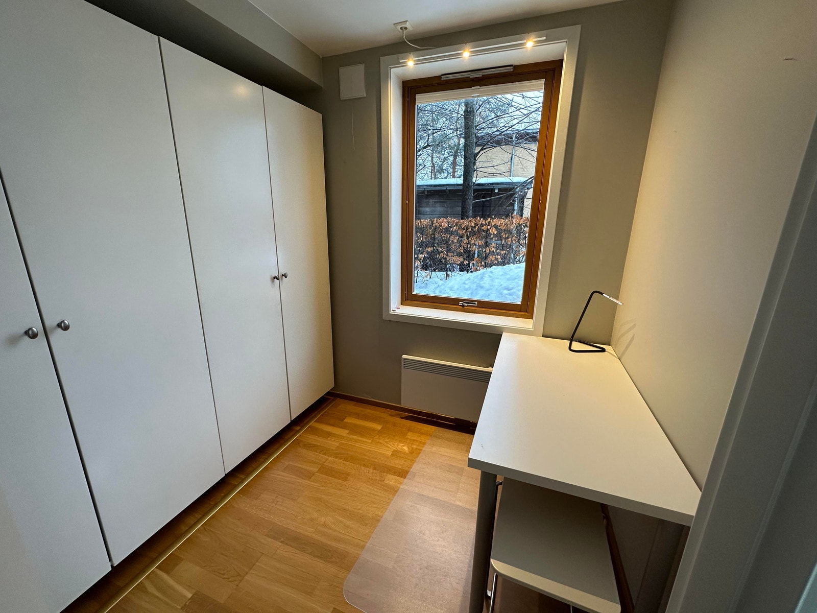 Kontor med garderobeplass (ekstra soverom?) Galleribilde
