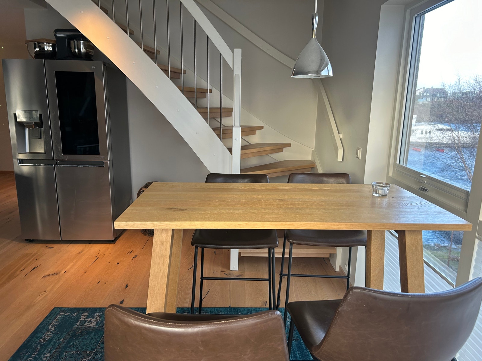 Kjøkken og trapp loft Galleribilde