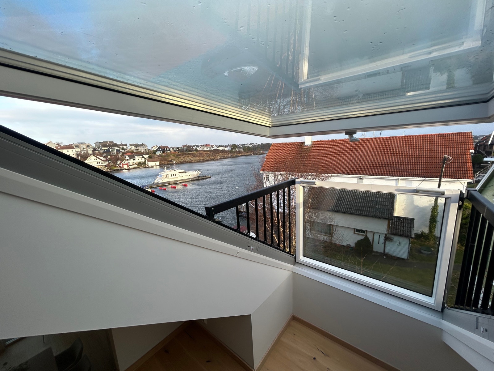 Loftstue med innvendig takterrasse Galleribilde