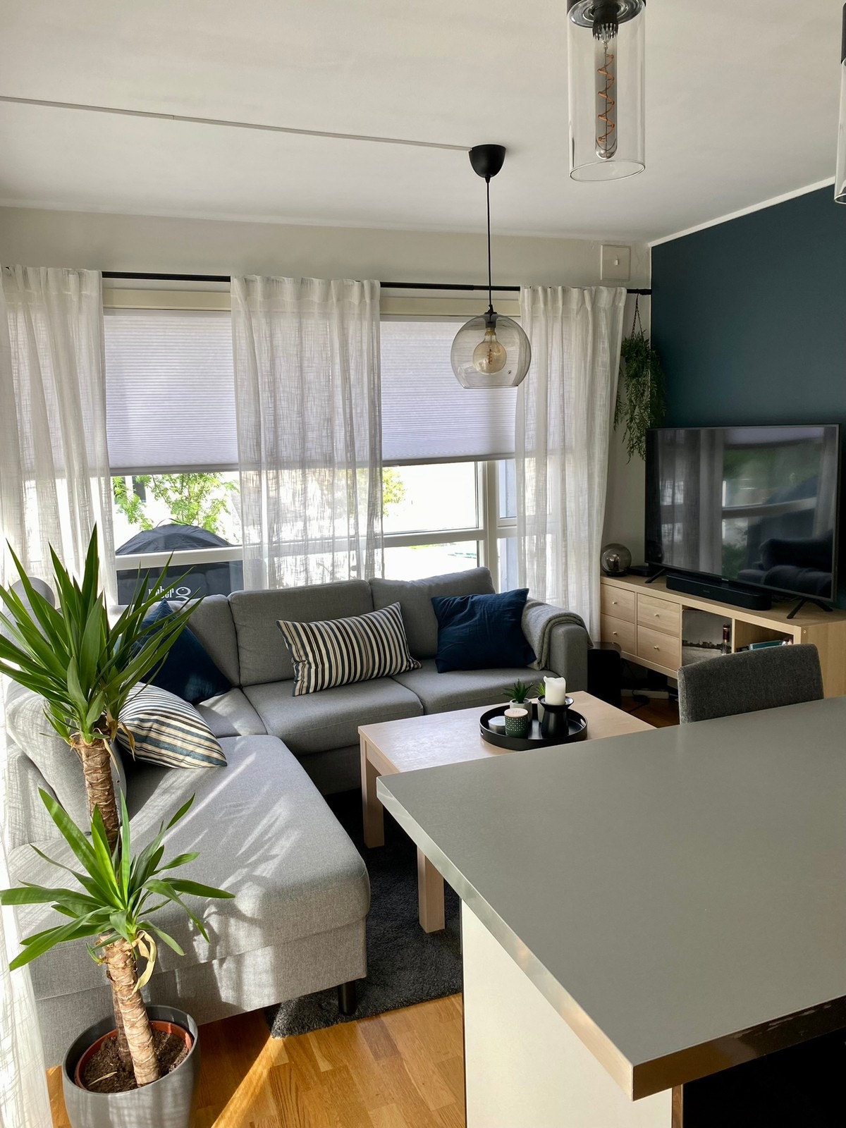 Stue sett i fra kjøkken. Galleribilde