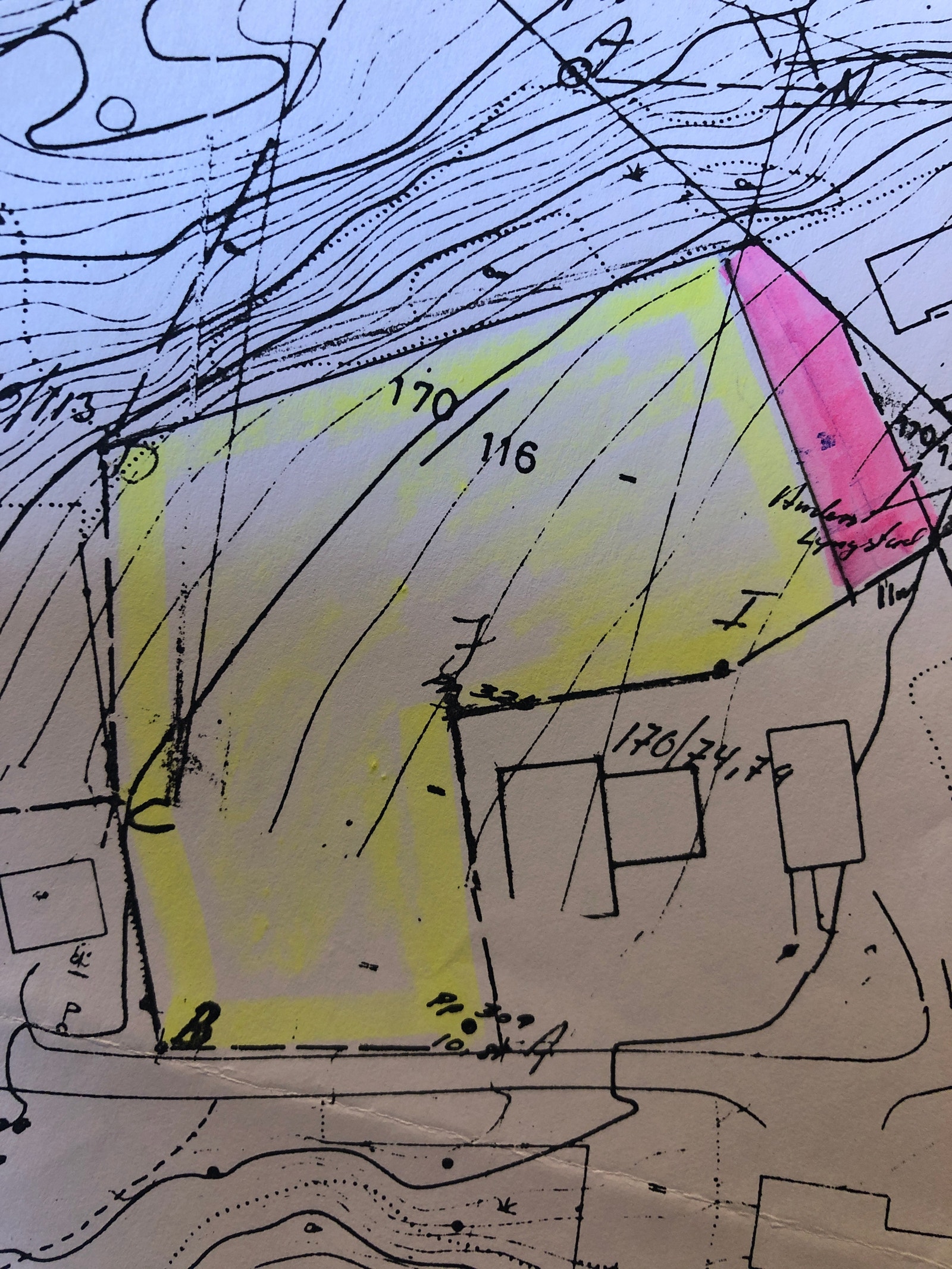 Tomtens størrelse skravert i gult. Galleribilde