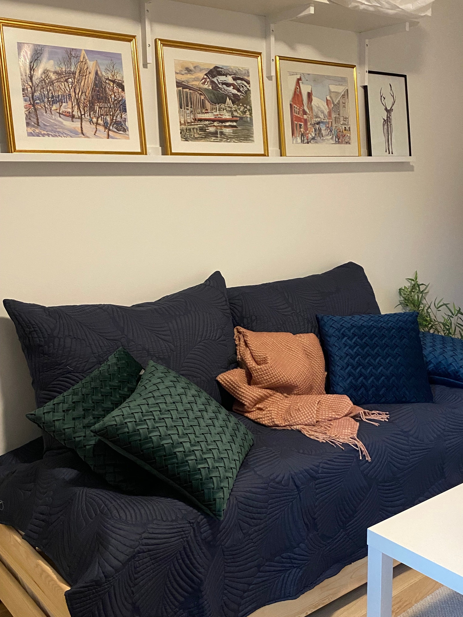seng kan brukes som sofa Galleribilde