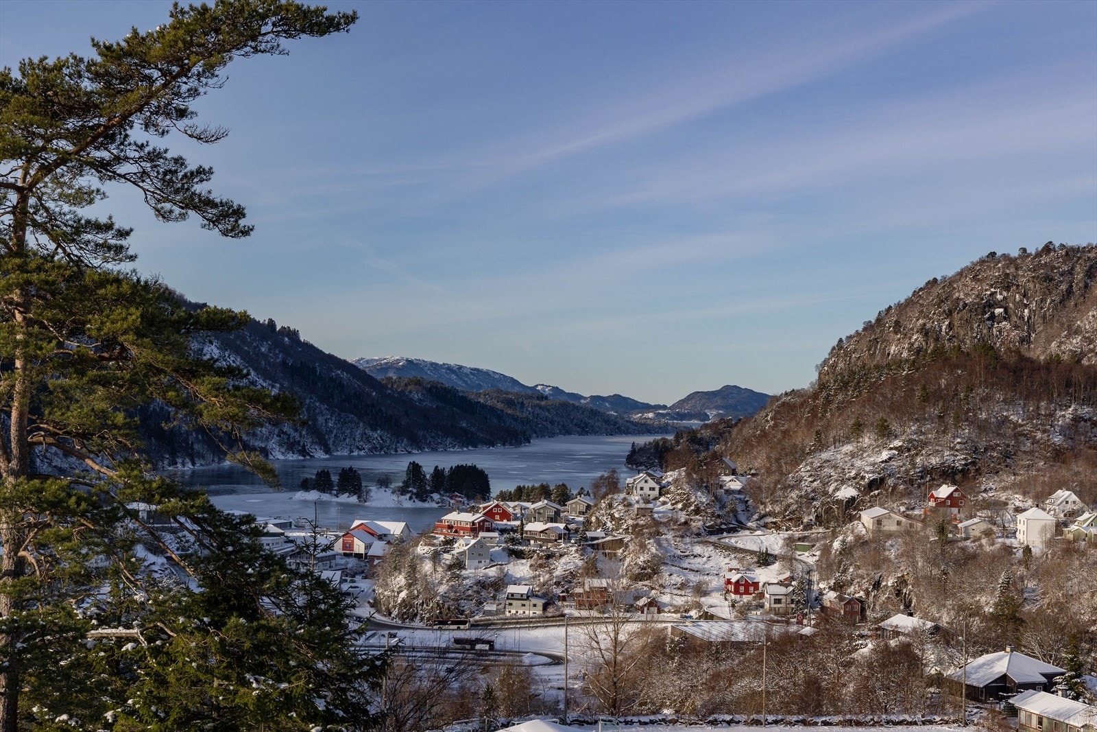 Leiligheten har nydelig panoramautsikt og sol fra tidlig til sent Galleribilde