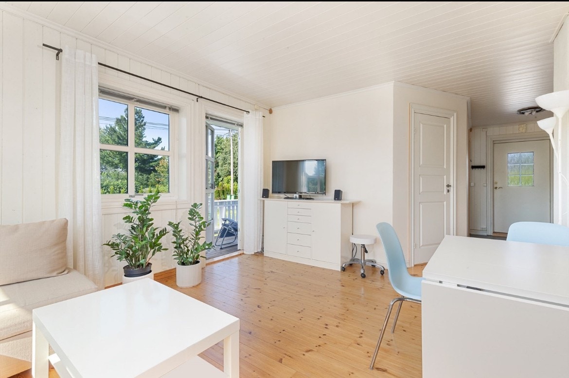 Utleieenheten er på ca 60 kvm og er innredet som en 3-roms Galleribilde