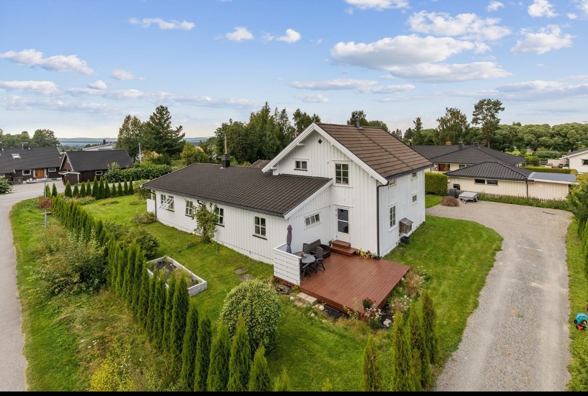 Stor enebolig med separat utleieenhet Galleribilde