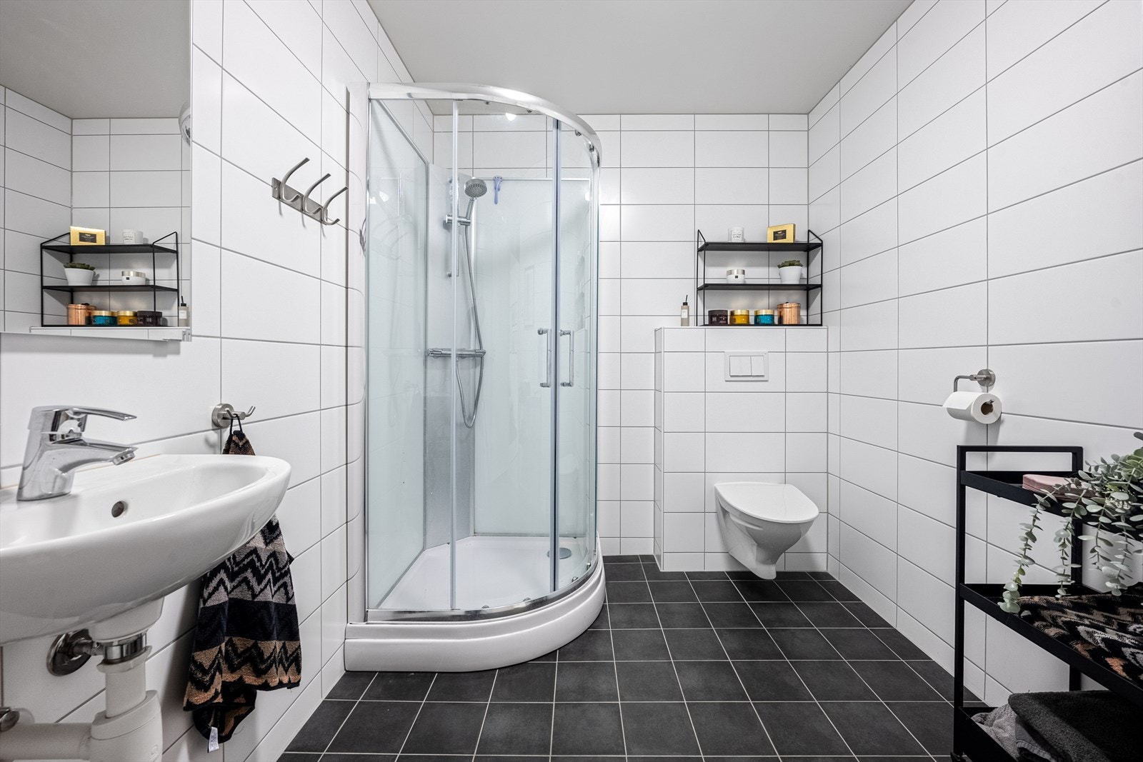 Bad kjeller / Restroom basement floor. Galleribilde