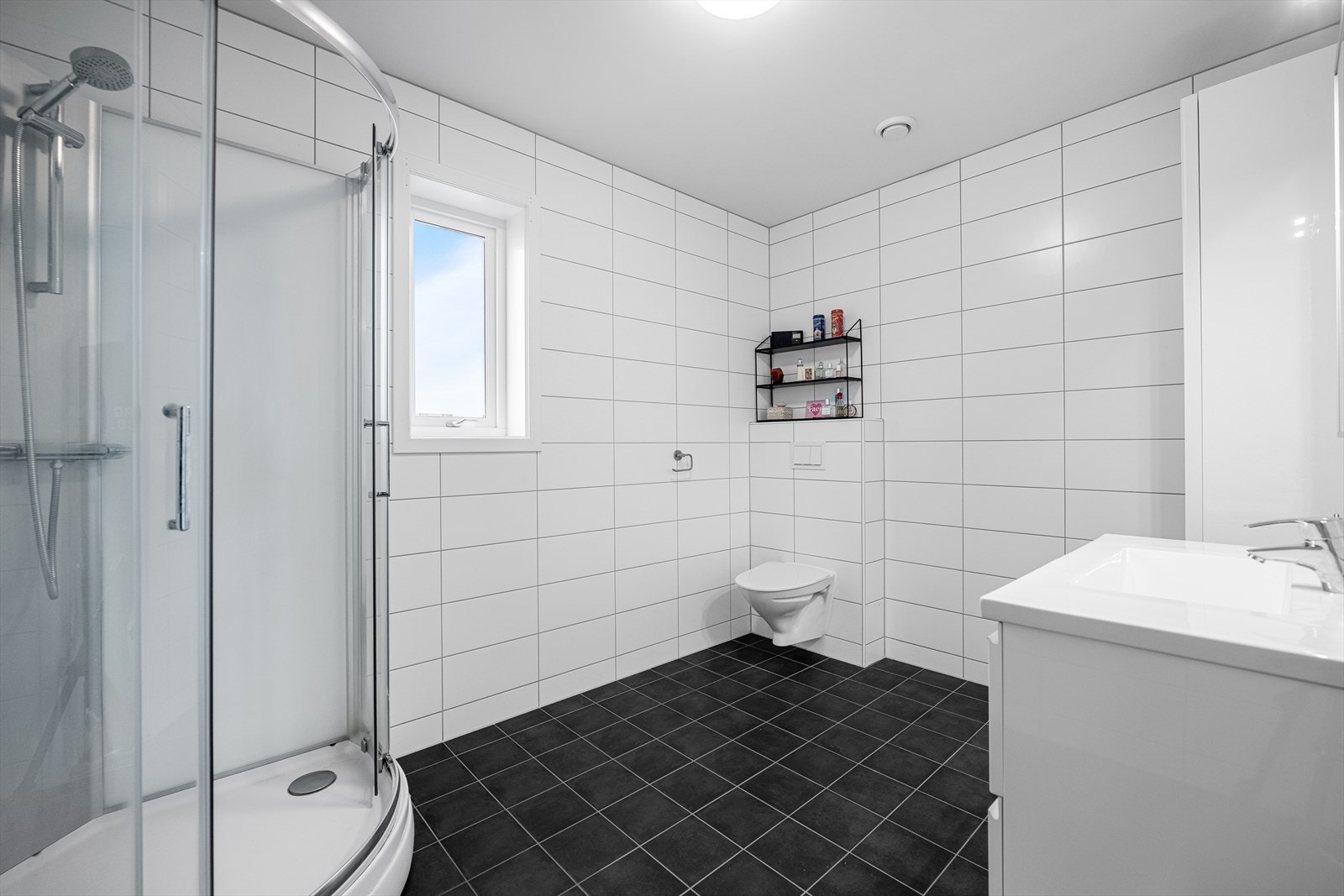 Bad 2 etasje/ Restroom 2 floor Galleribilde