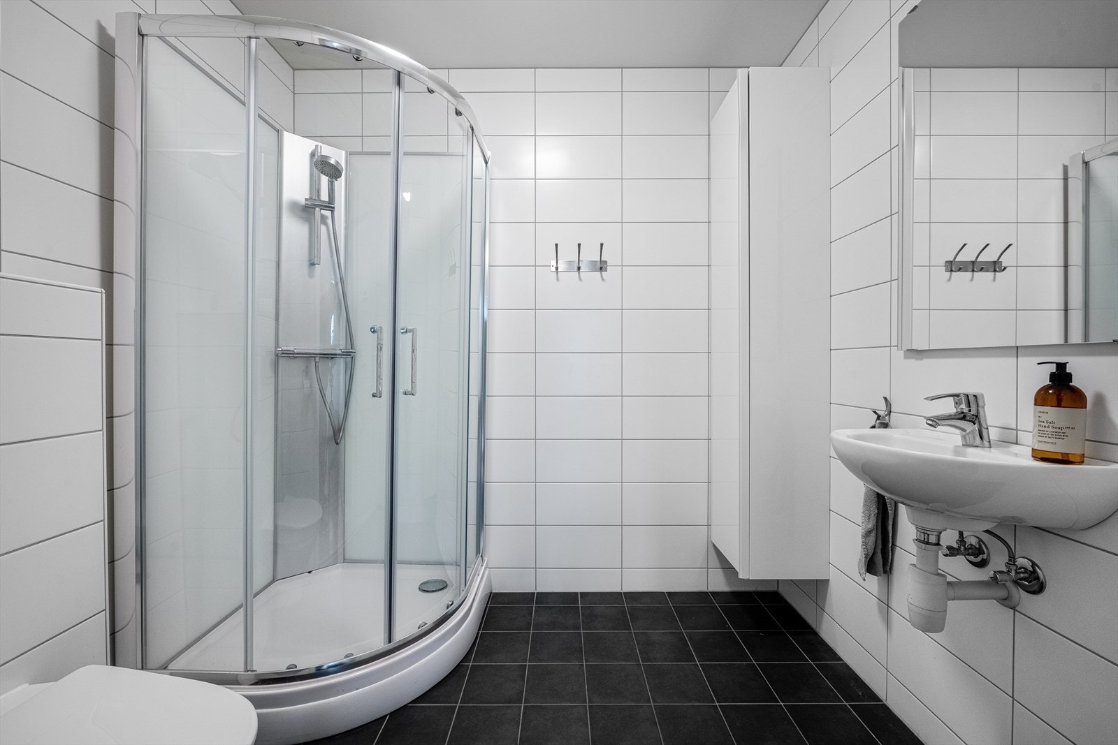 Bad 1 etasje/ Restroom 1 floor Galleribilde