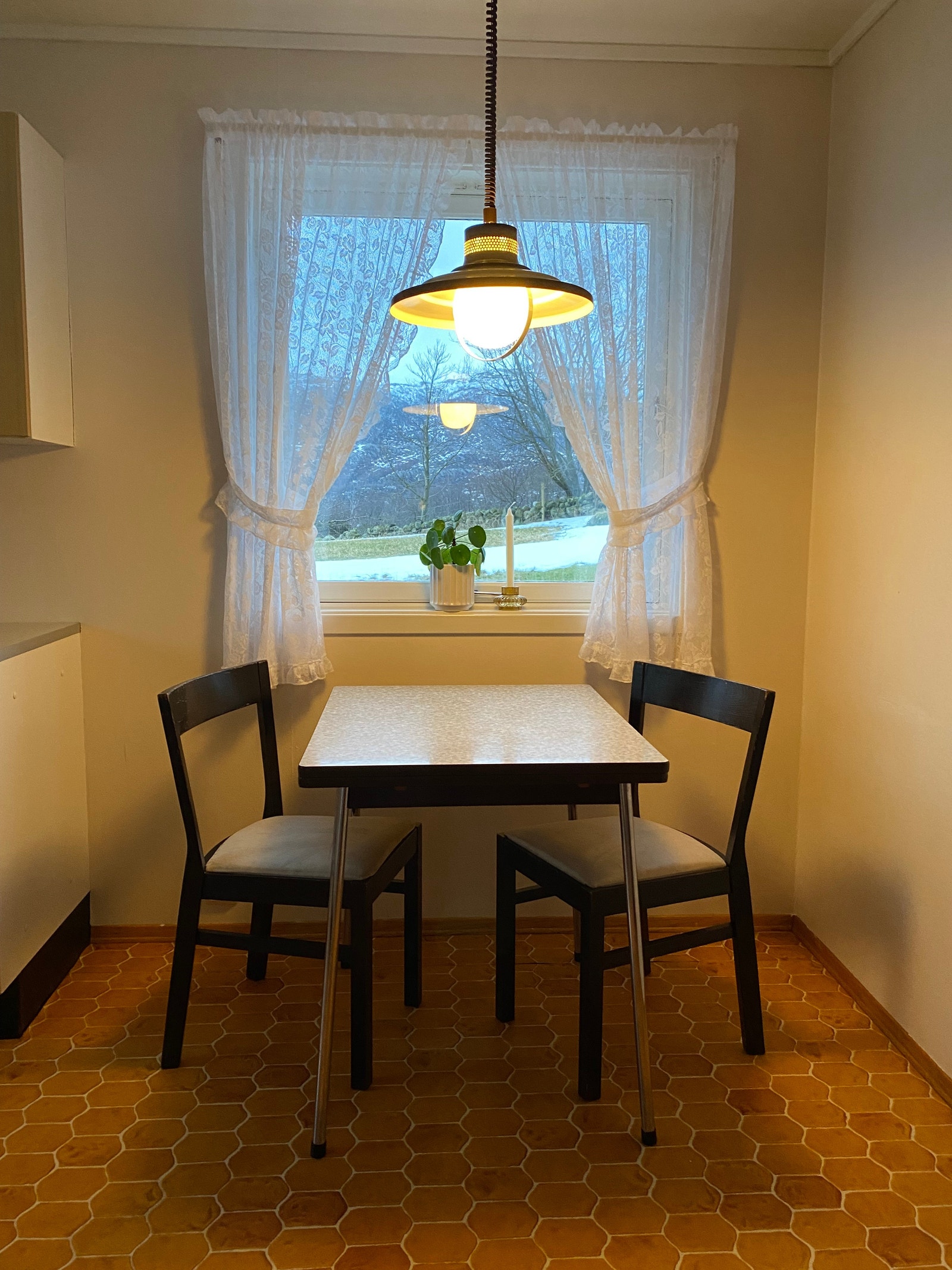 Kjøkken med utsikt til Stokkafjellet Galleribilde