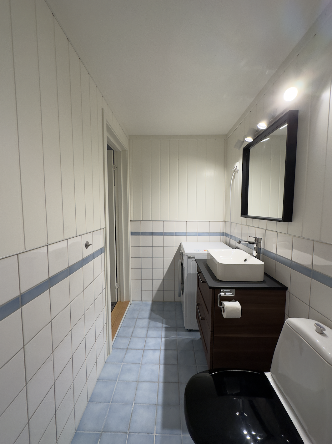 Bad med vaskemaskin Galleribilde