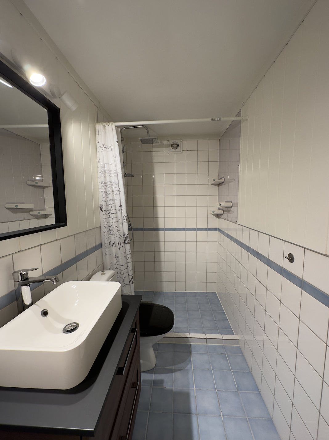 Bad med vaskemaskin Galleribilde