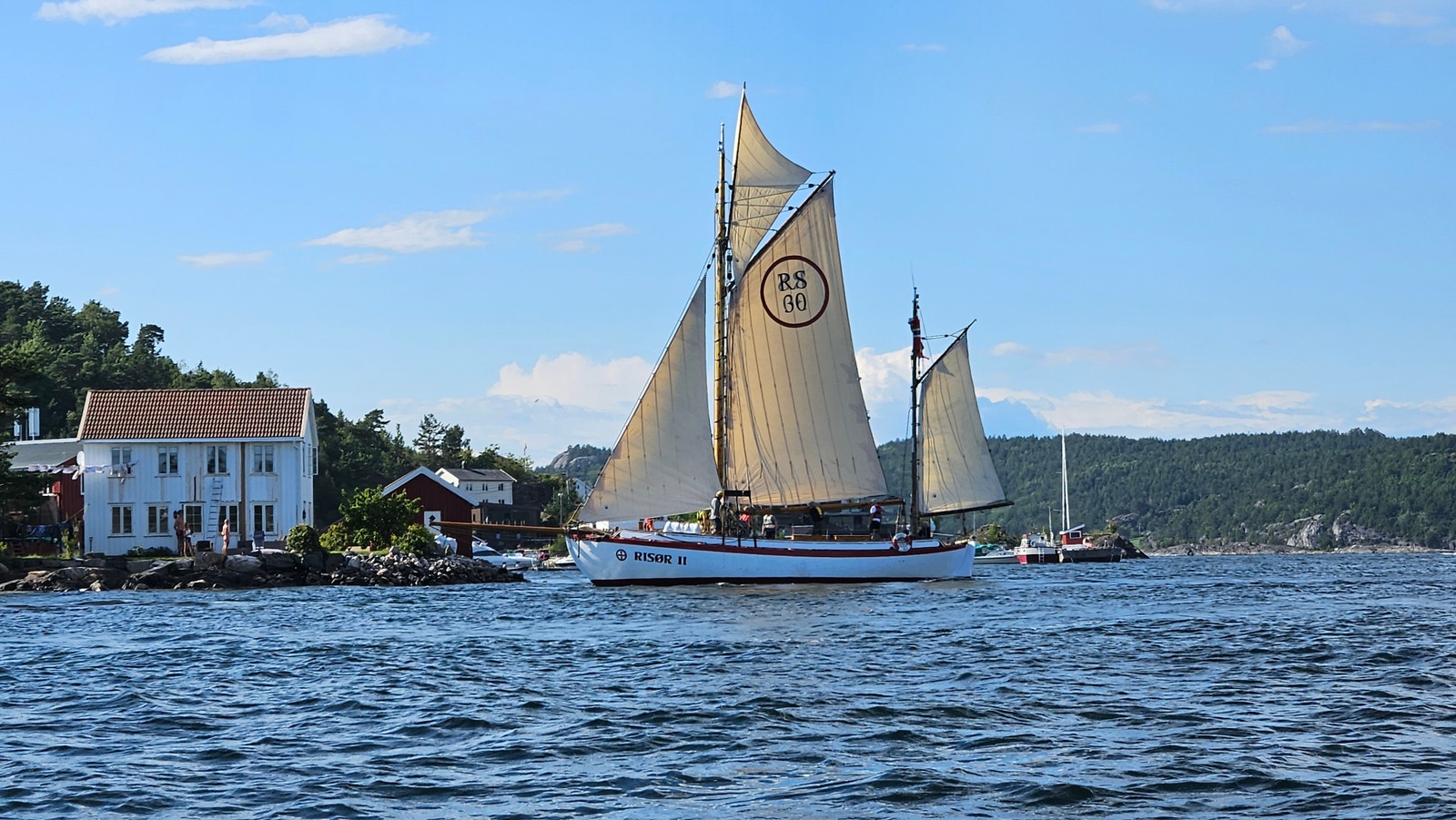 På vei inn til Risør vannveien Galleribilde