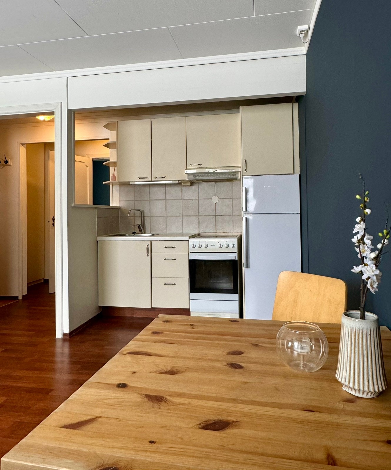 Kjøkken og spisebord Galleribilde