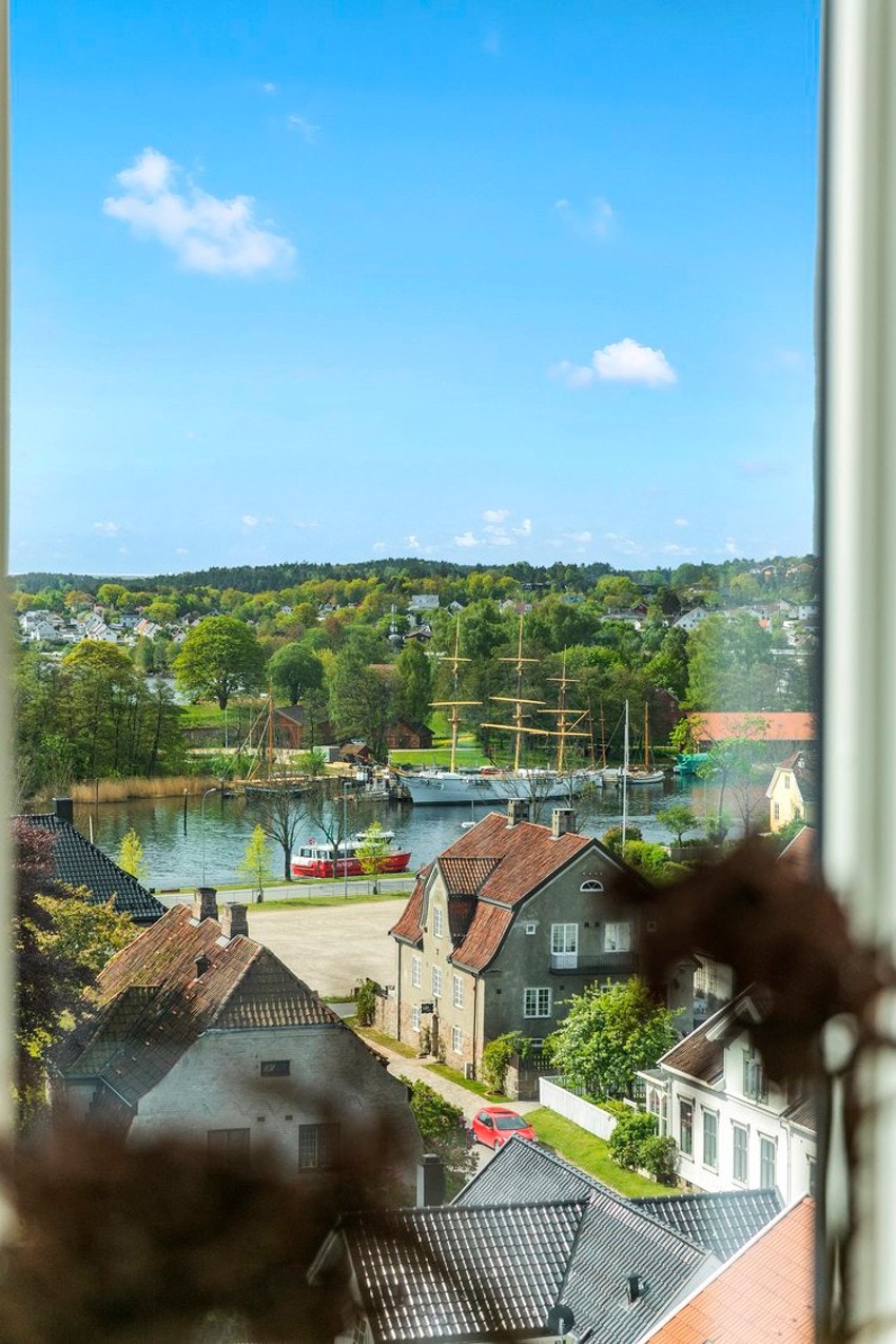 Her får du ferga rett utenfor vinduet. Fergene i Fredrikstad binder byen sammen, er gratis og tar deg med til flere steder i byen. Galleribilde