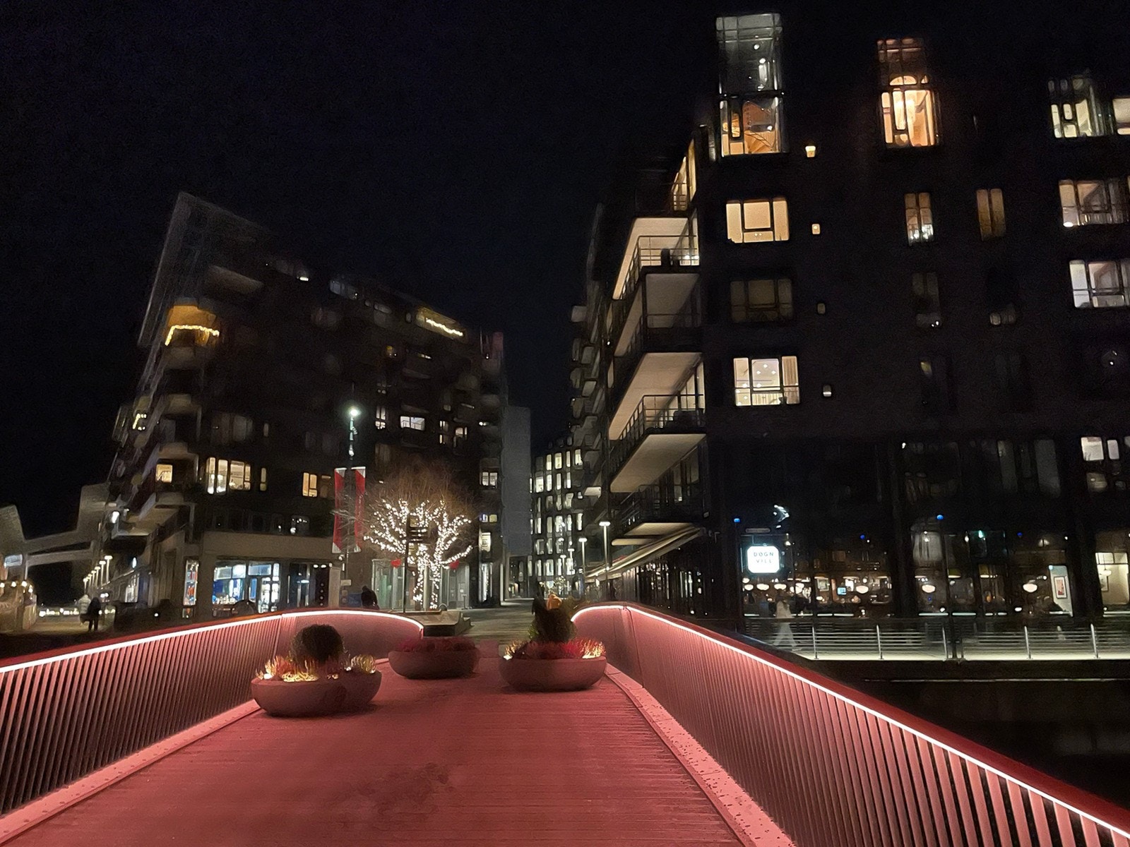 Aker Brygge, flott og innbydende område Galleribilde