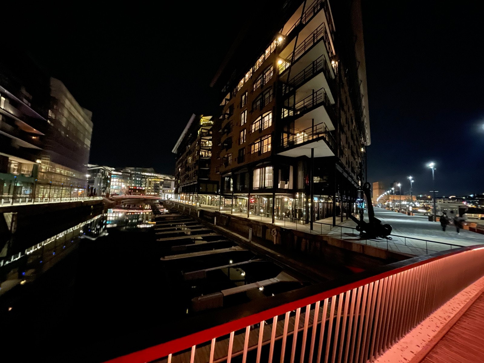 Aker Brygge, flott og innbydende område Galleribilde