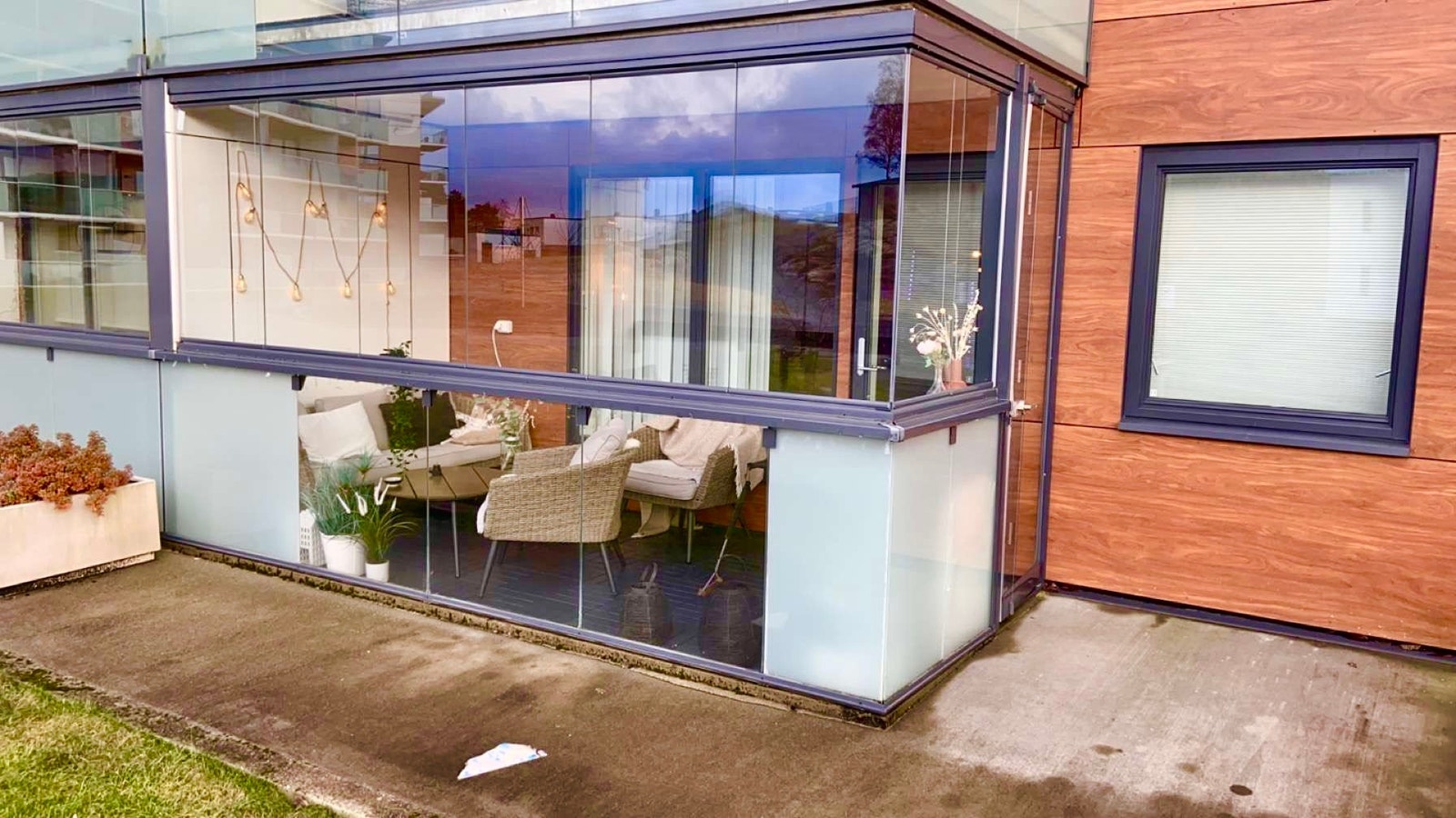 Innglassert terrasse som kan brukes hele året Galleribilde