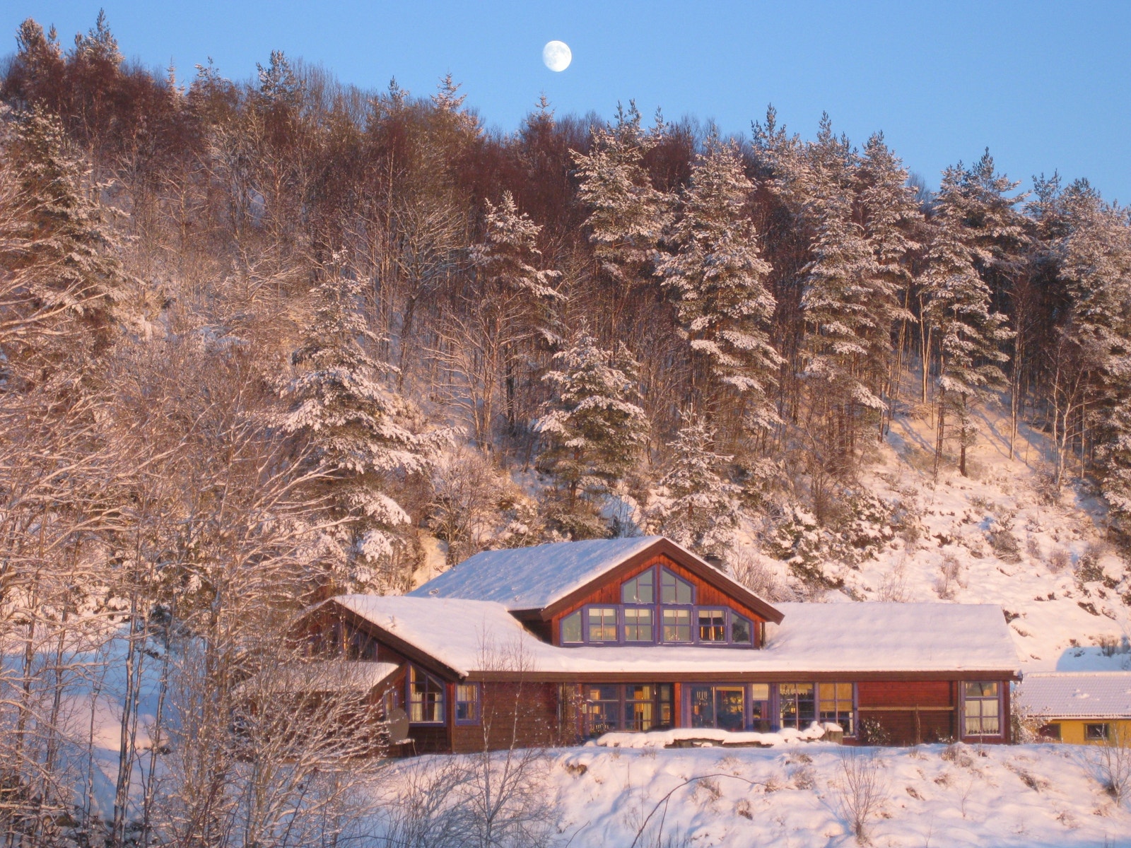 Hovedbygning i vinterlandskap (tidleg fase) Galleribilde