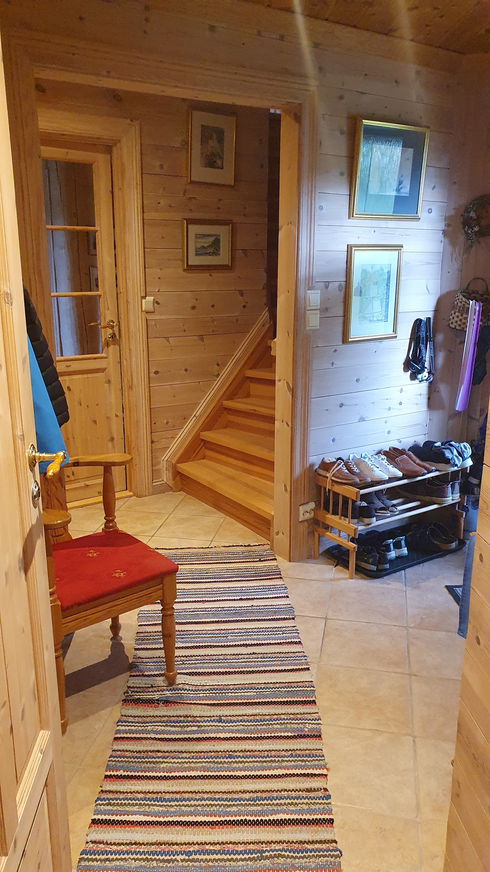 Inngangsparti med trapp til loft/ plan 2 Galleribilde