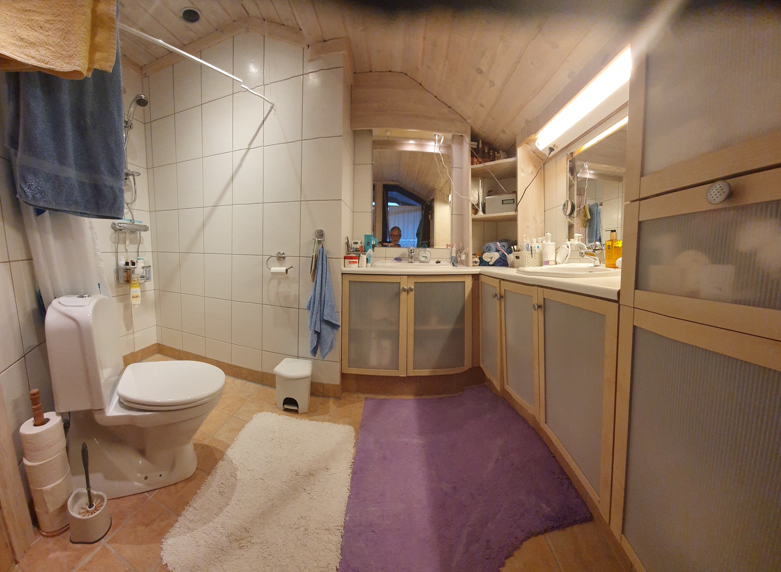 Bad 1 m/ dør ut til mindre lufte-terrasse Galleribilde