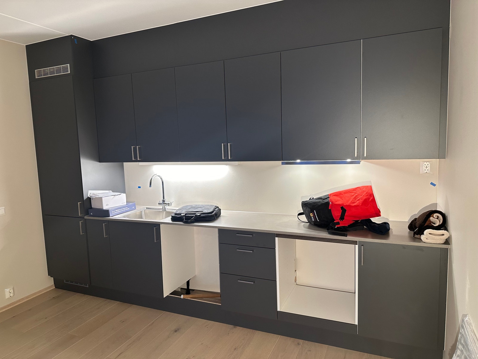 Sigdal kjøkken. Hvitevarer blir levert Galleribilde