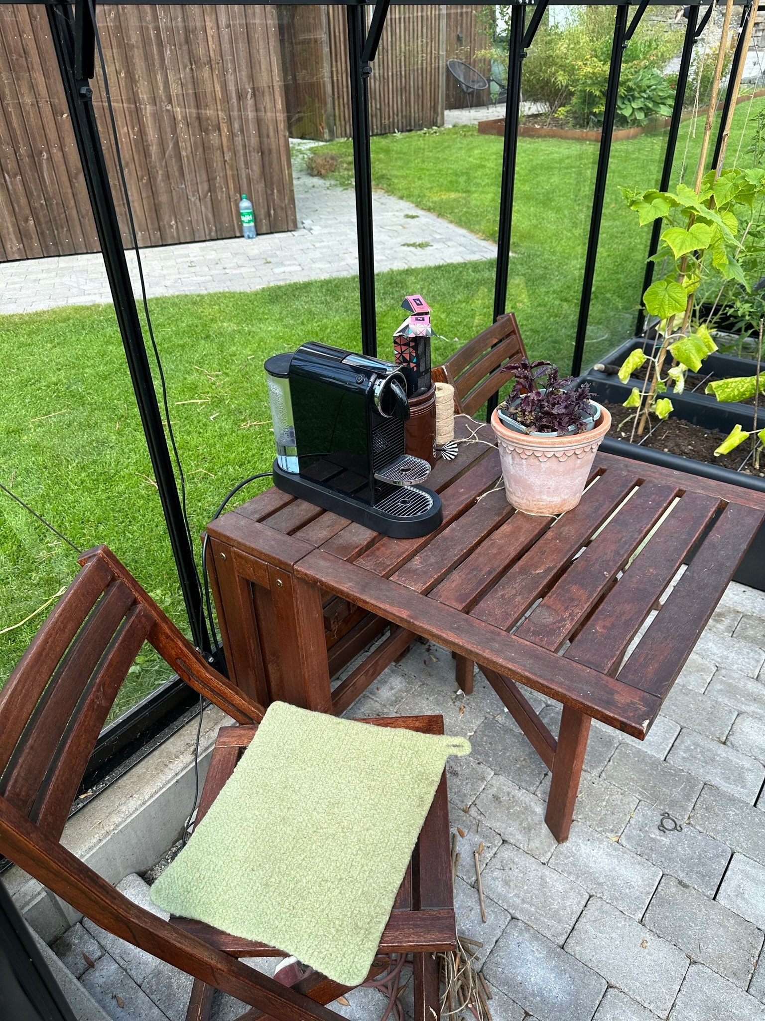 Kan det smake med en kopp kaffe i drivhuset? Galleribilde