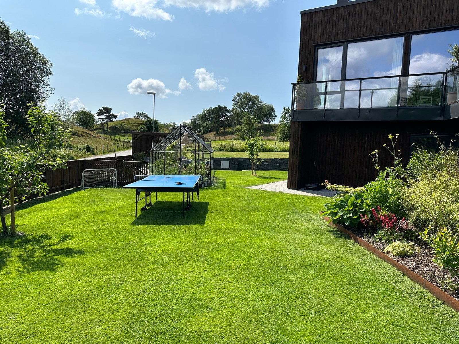 Bordtennisbord som tåler å stå ute Galleribilde