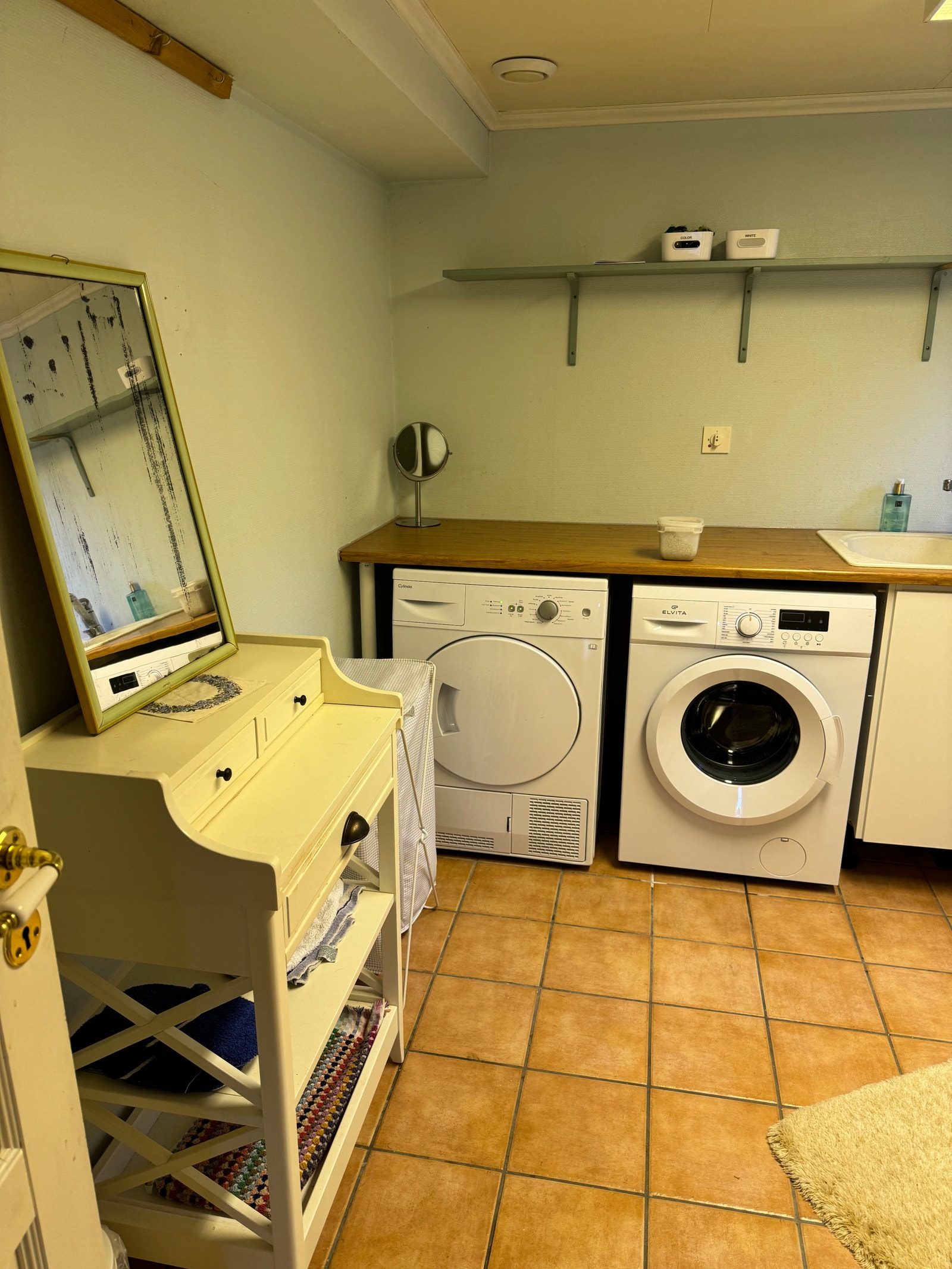 Bad 2 & vaskerom Galleribilde
