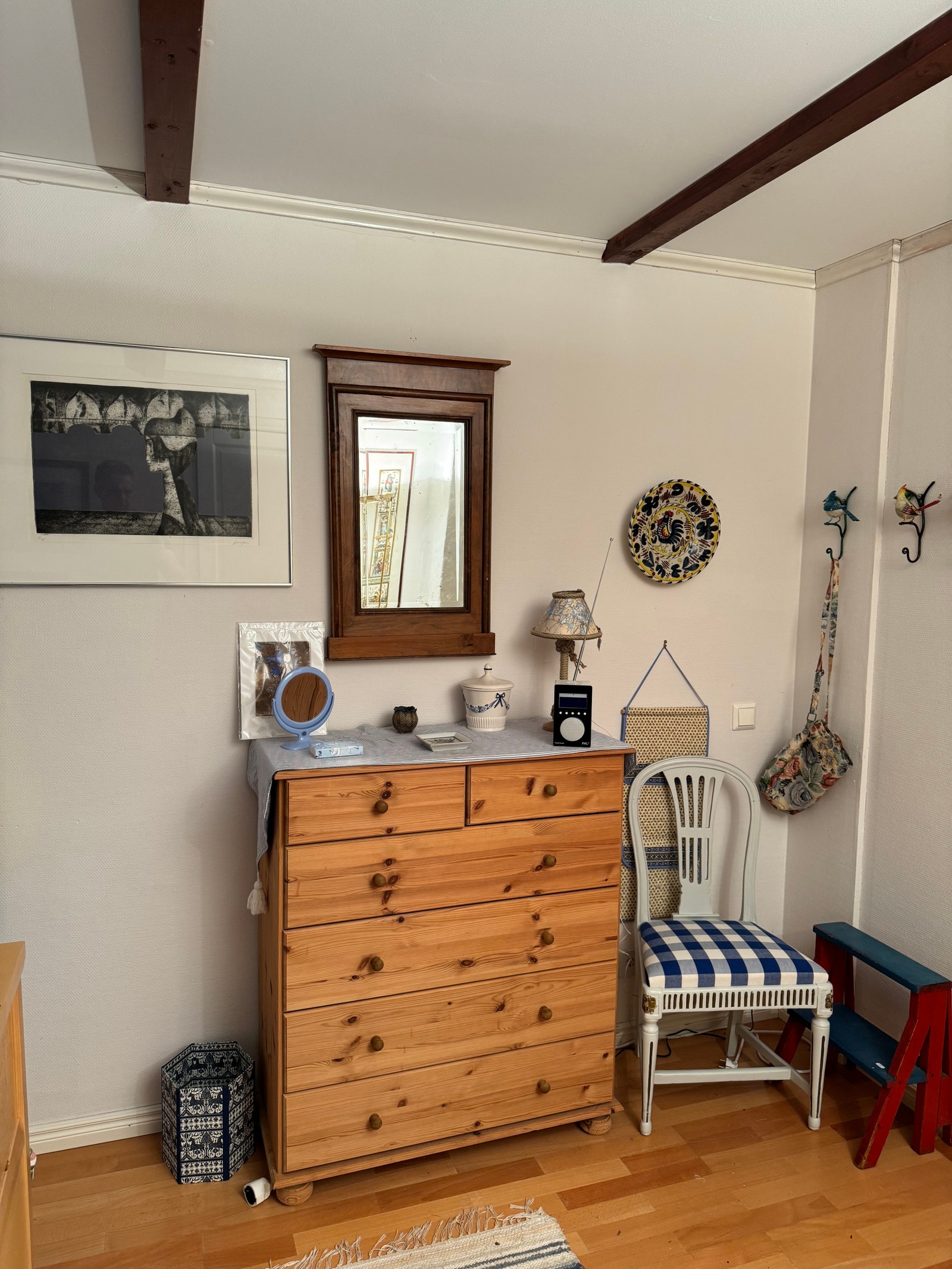 kommode i soverom fire Galleribilde