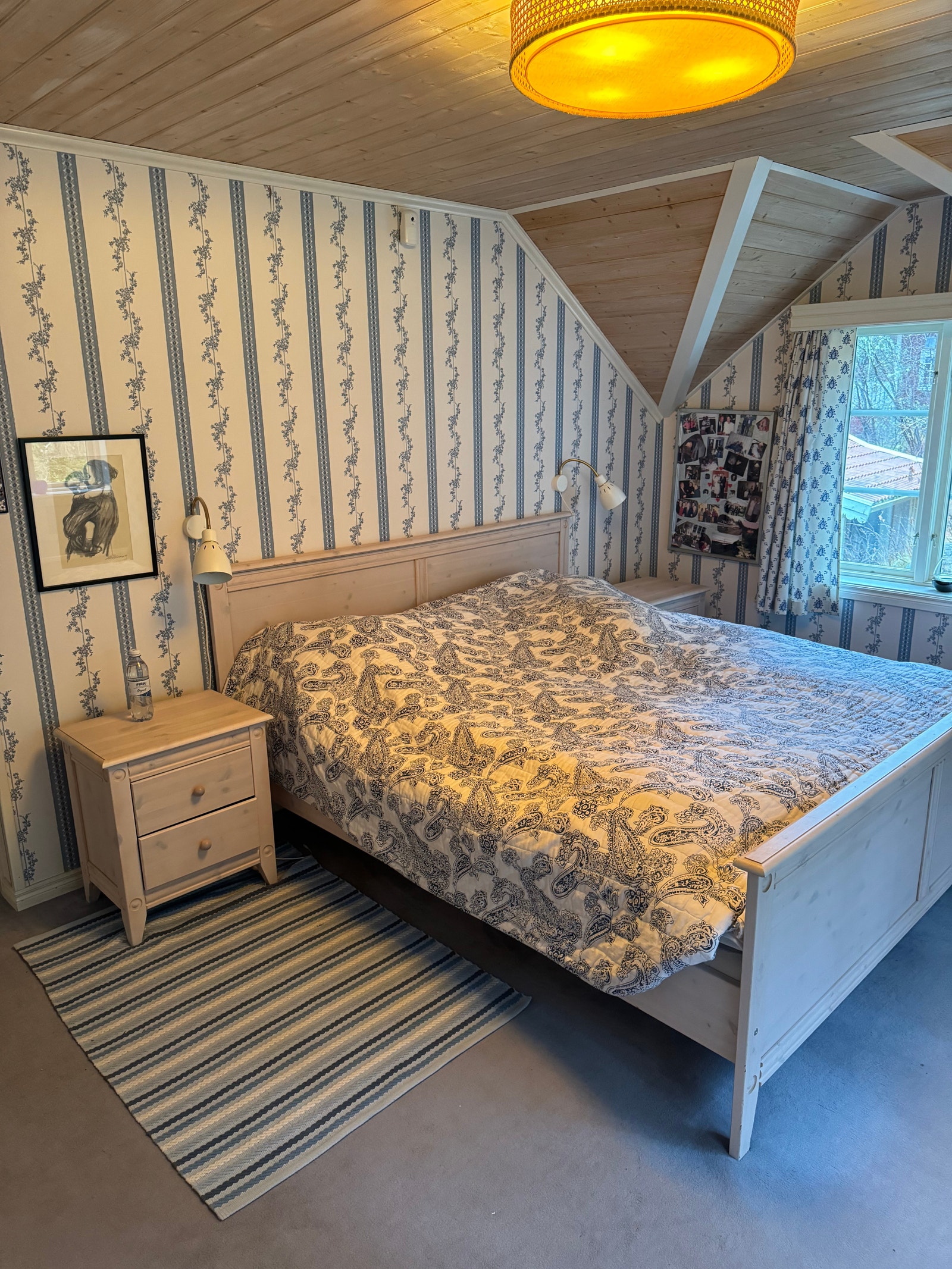 Hovedsoverom - en dobbeltseng på 180 cm Galleribilde