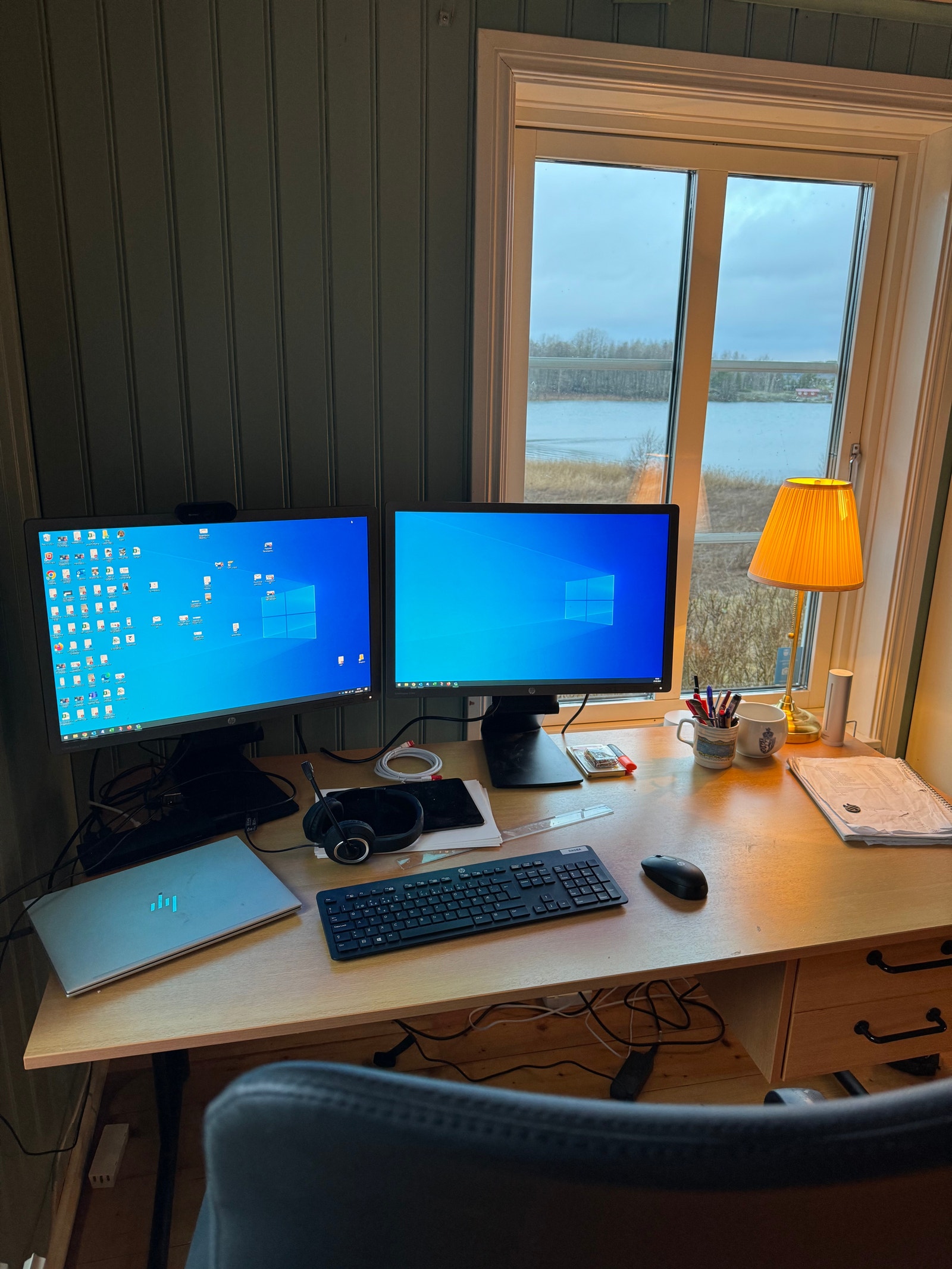 arbeidsplass på bibliotek Galleribilde