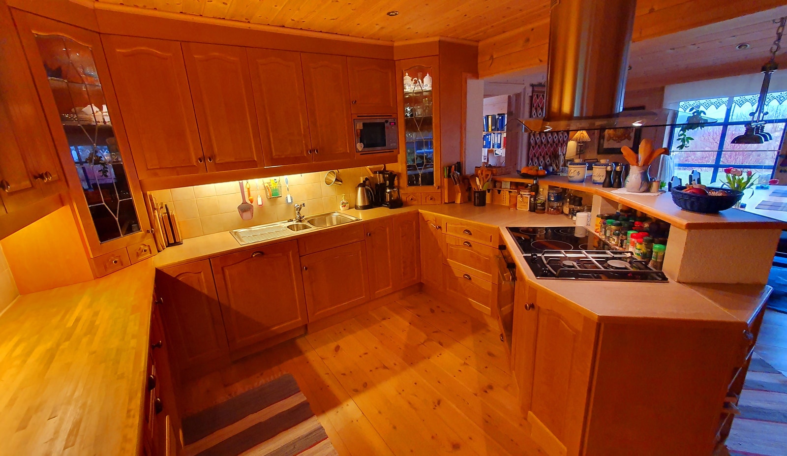 Kjøkken sett mot sør-øst, s.r. 1 og kontor Galleribilde