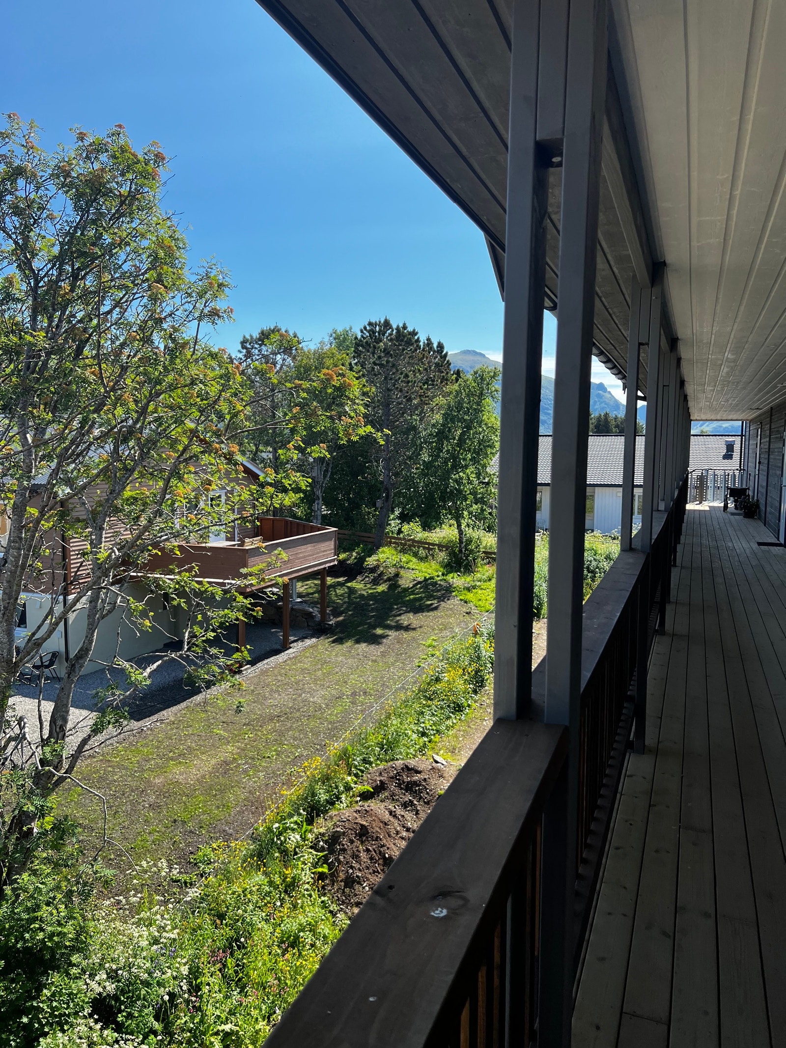 Uteområde (fra byggetrinn 1). sol fra morgen til 12, da kommer solen på balkongene. Galleribilde