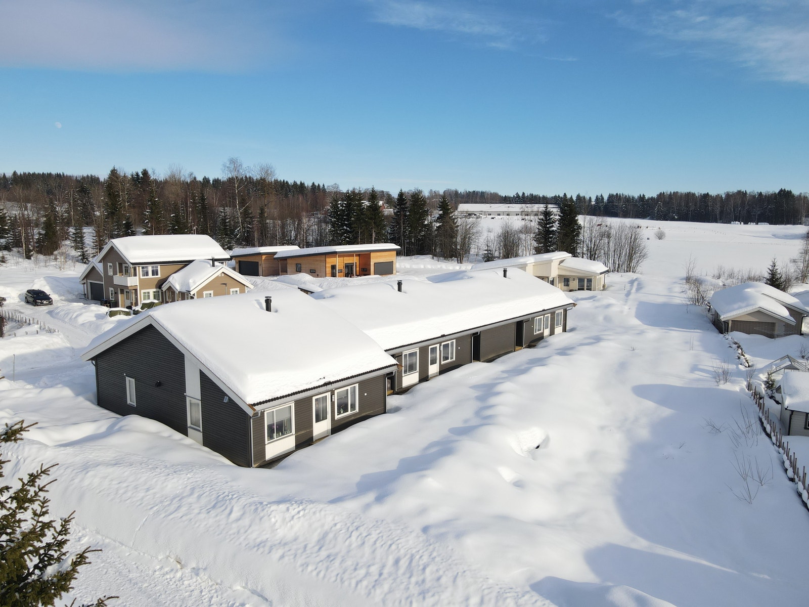 Oversiktsbilde av enebolig i kjede som er ferdigstilt Galleribilde