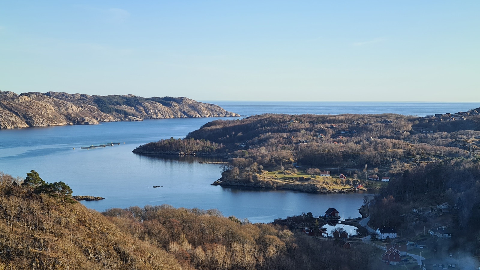 Nydelig utsikt fra terrassen og stue - kjøkken Galleribilde