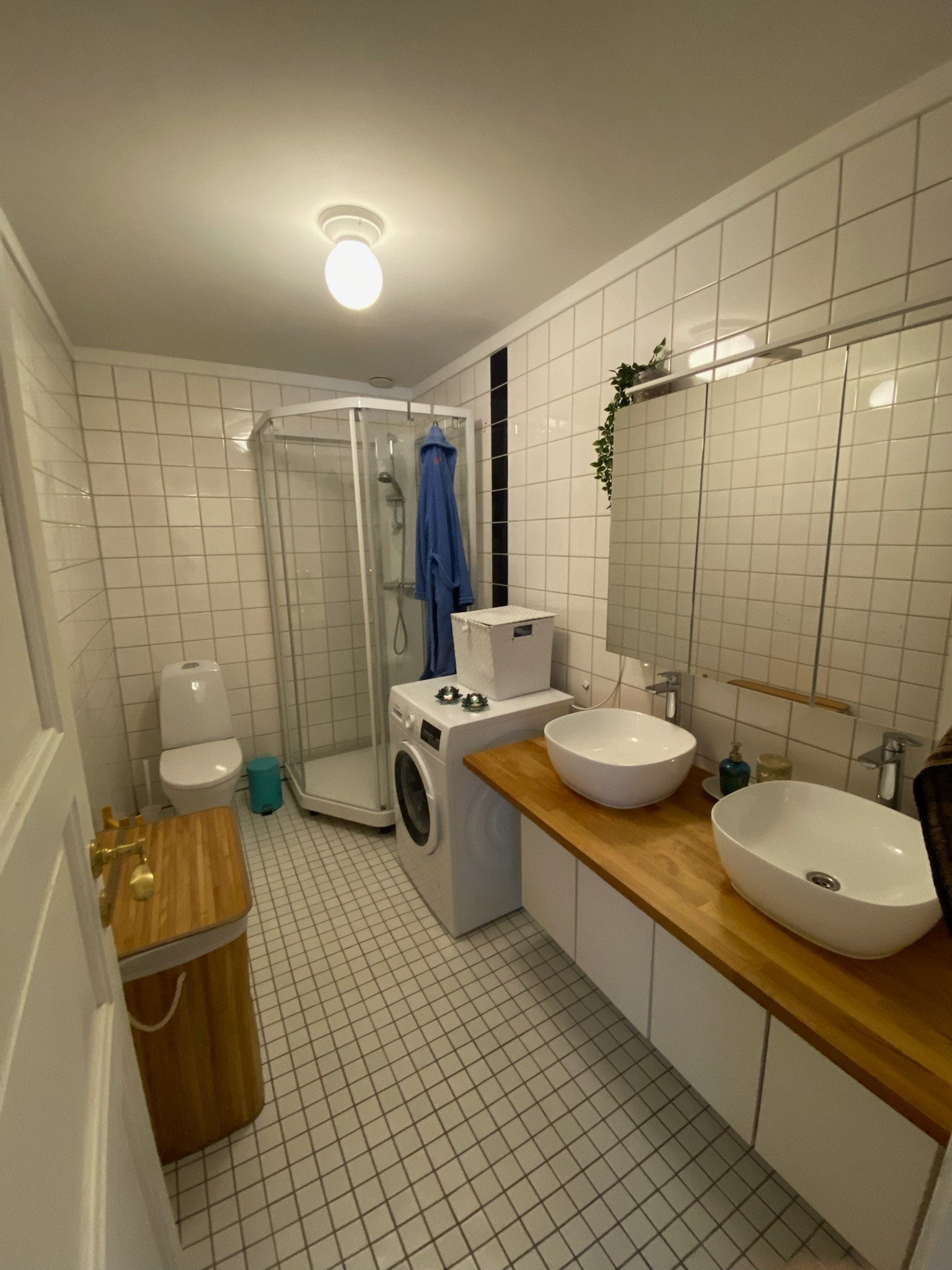 Bad. Opplegg for vaskemaskin og tørketrommel Galleribilde