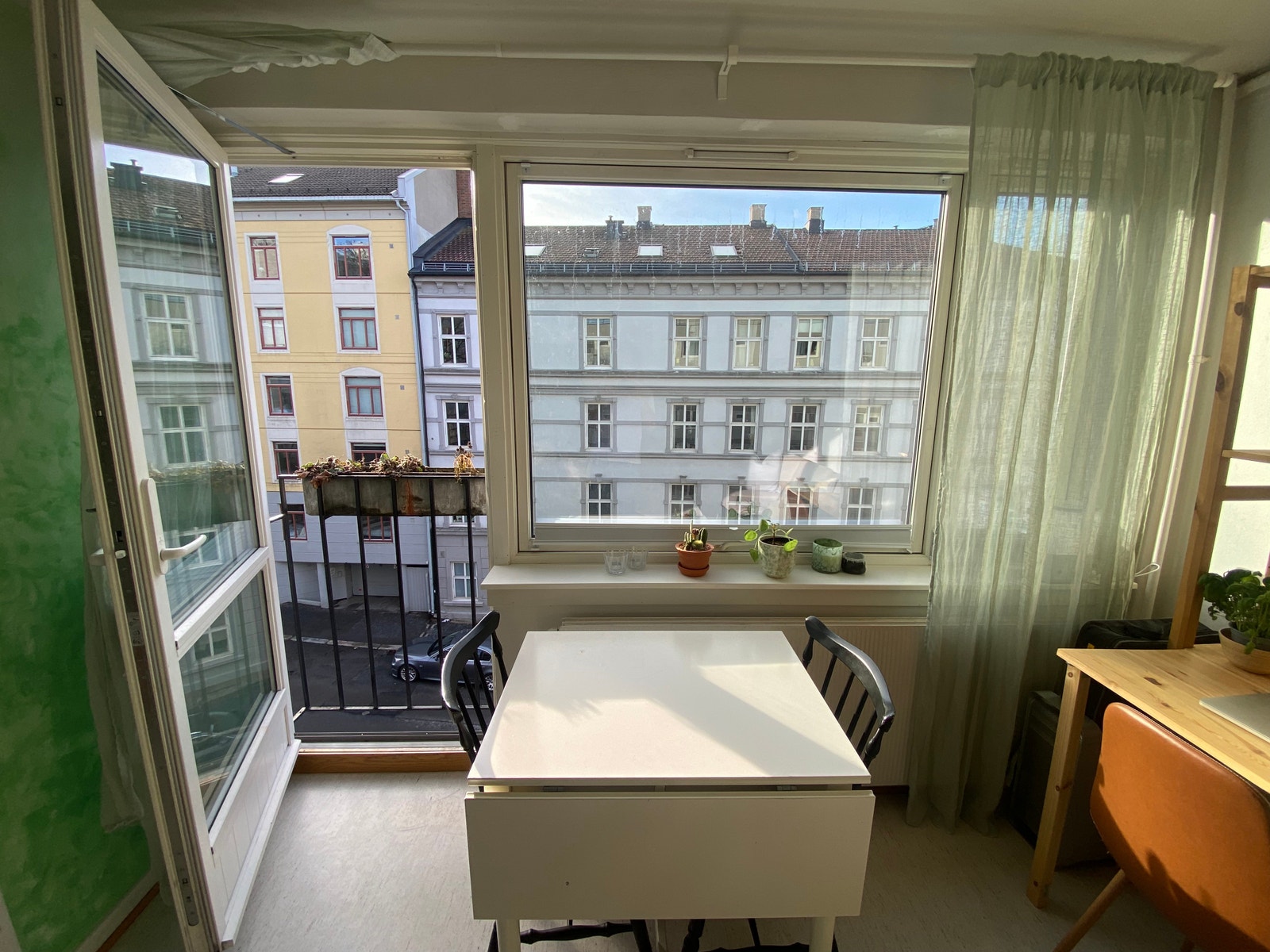 Fransk balkong som gir ekstra lys Galleribilde